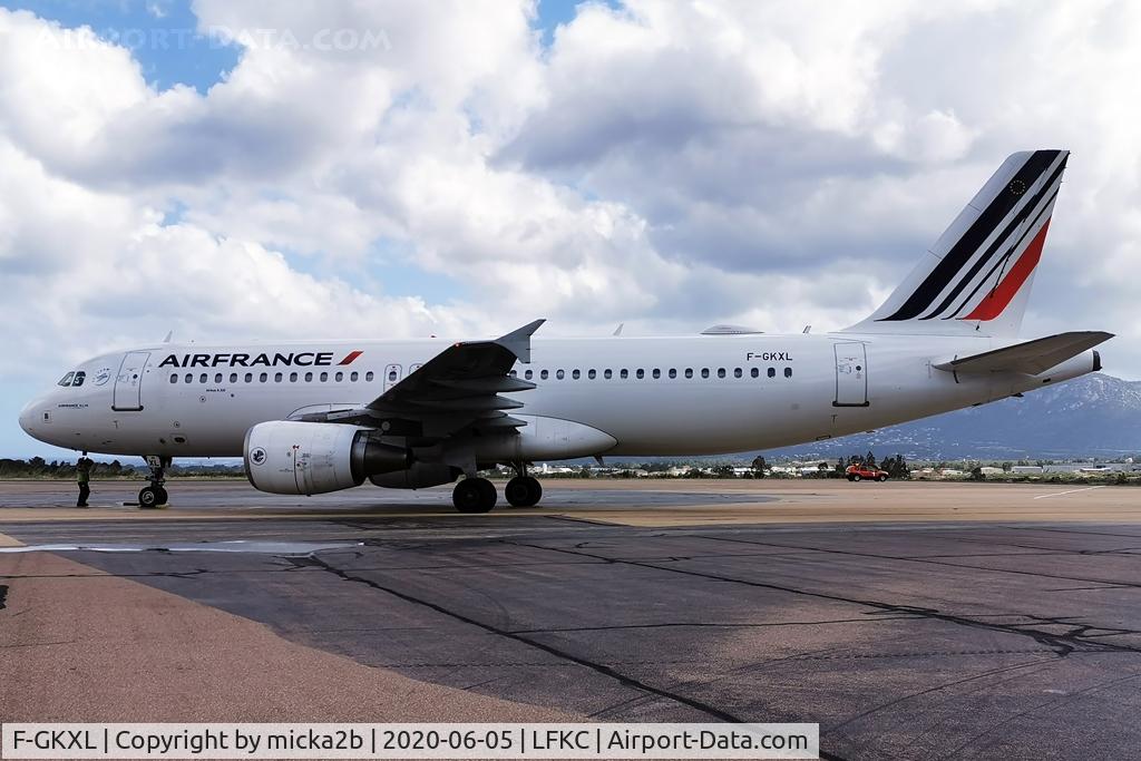 F-GKXL, 2006 Airbus A320-214 C/N 2705, Parked