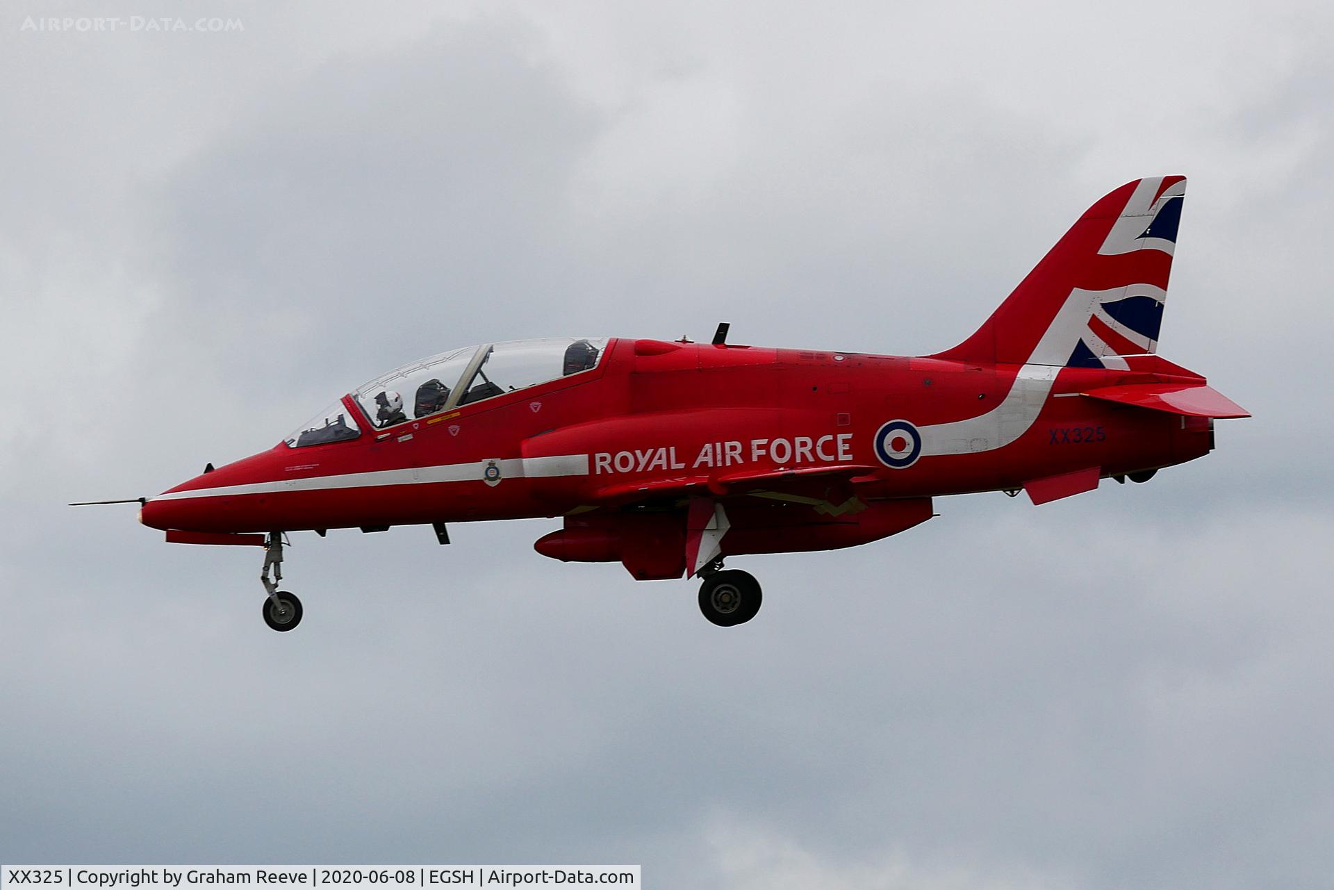 XX325, 1980 Hawker Siddeley Hawk T.1 C/N 169/312150, On approach to Norwich.