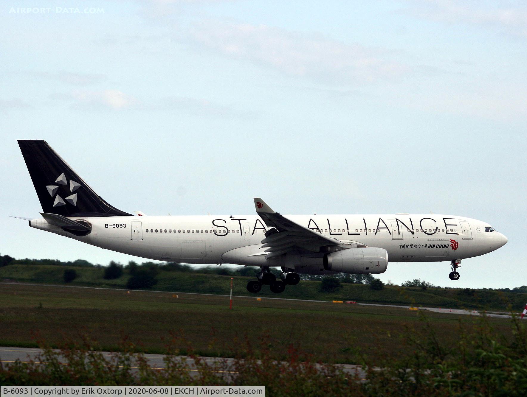 B-6093, 2007 Airbus A330-243 C/N 884, B-6093 landing rw 22R