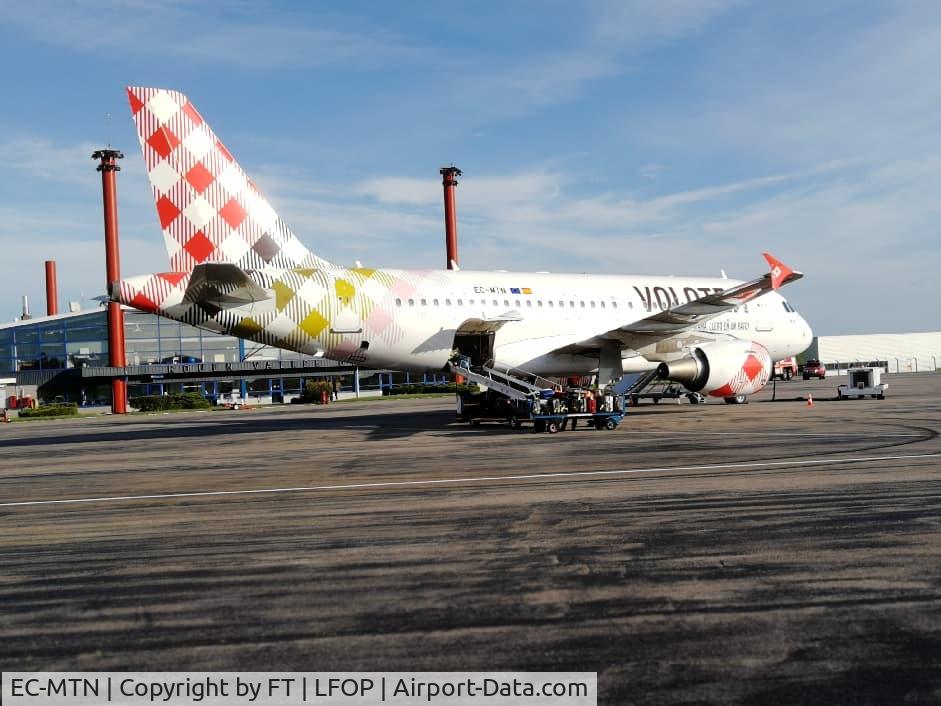 EC-MTN, 2003 Airbus A319-112 C/N 2113, Rouen Vallée de Seine airport view from the main acft parking