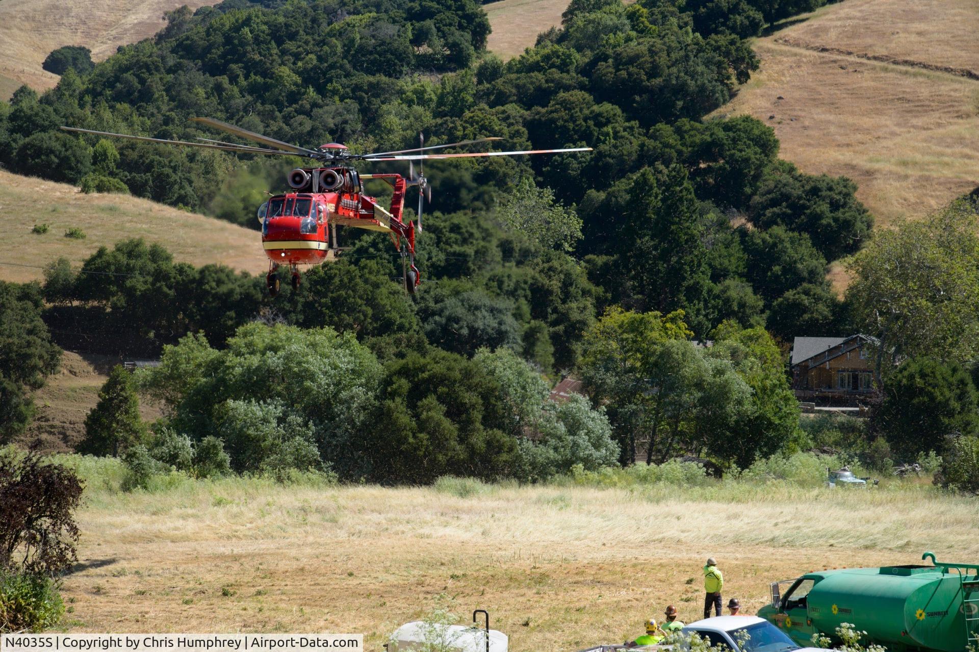 N4035S, 1975 Sikorsky S-64E C/N 64099, Assisting with the movement of equipment to shore up a persistent mud slide in Castro Valley California.
