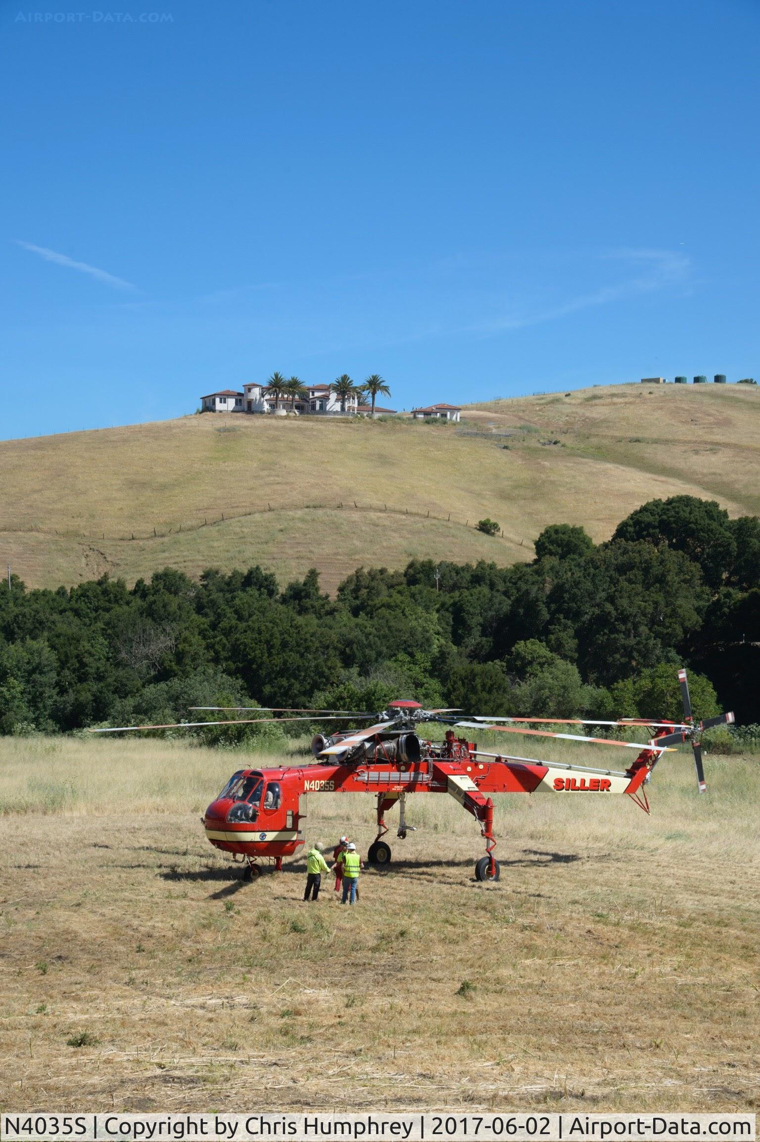 N4035S, 1975 Sikorsky S-64E C/N 64099, Assisting with the movement of equipment to shore up a persistent mud slide in Castro Valley California.