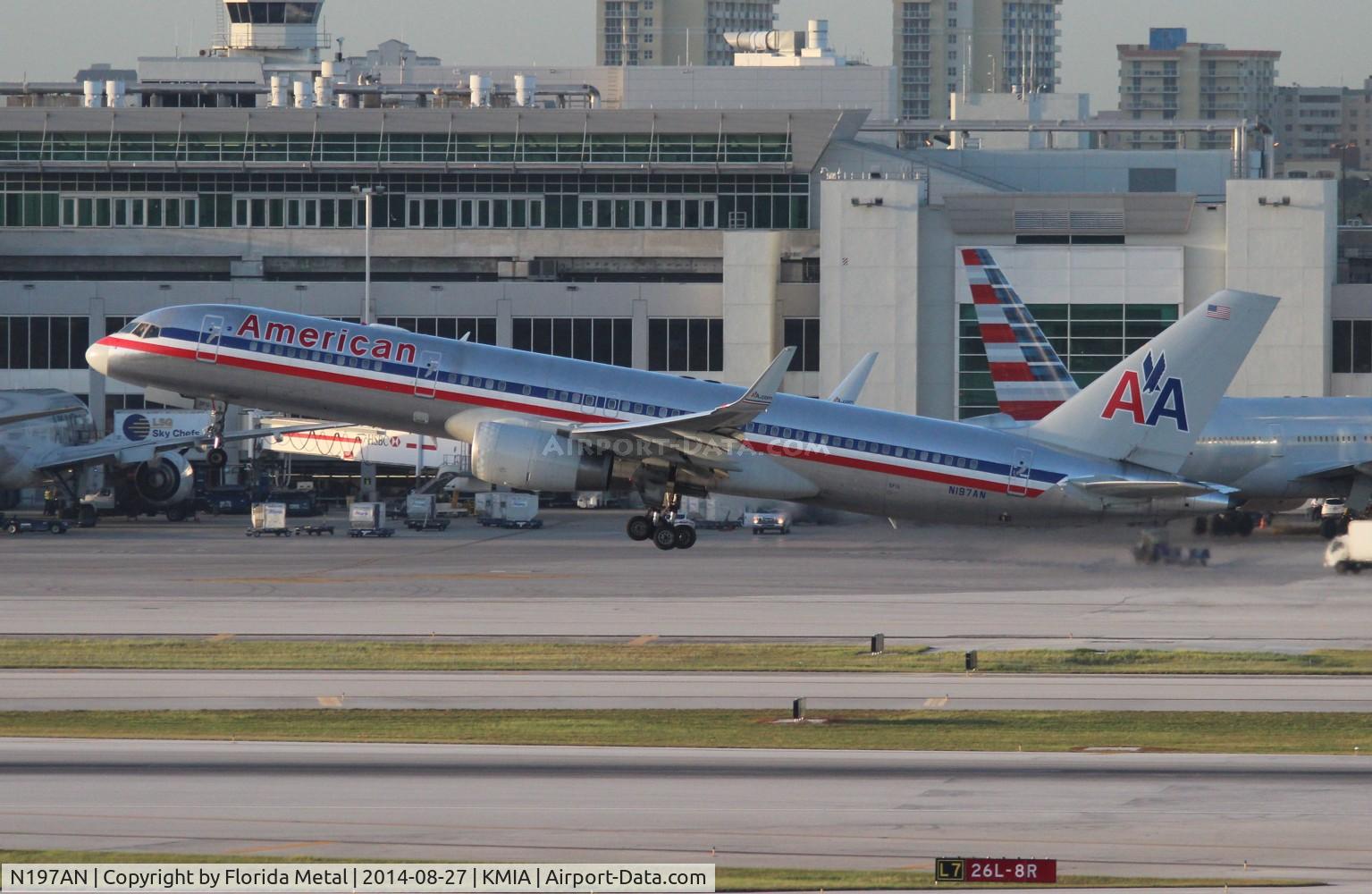 N197AN, 2001 Boeing 757-223 C/N 32391/988, MIA 2014