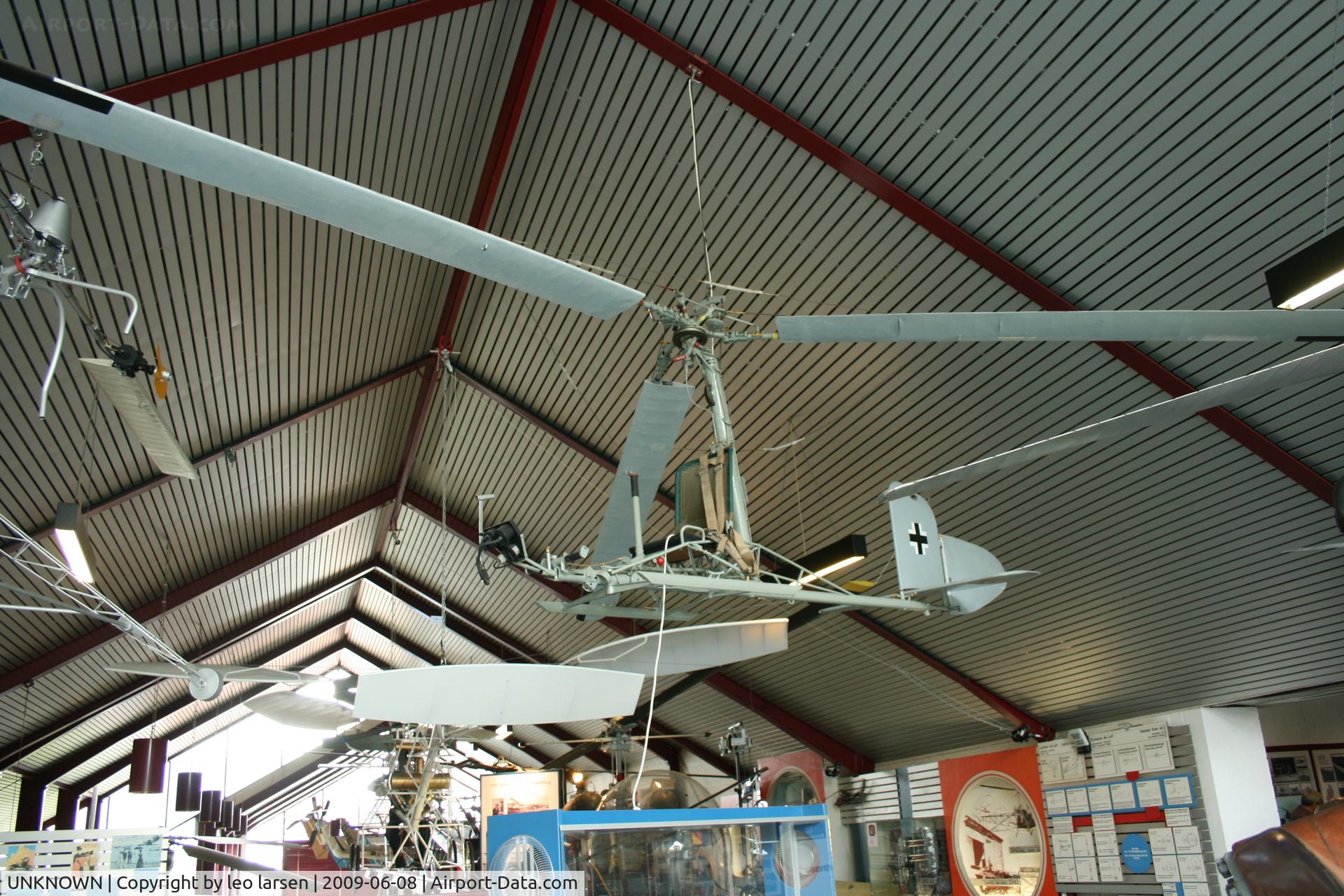 UNKNOWN, Unknown Unknown C/N Unknown, Bückeburg Helikopter Museum 8.6.2009.Schlepp tragschauber from U-Bootes.Keine  MotorMotor