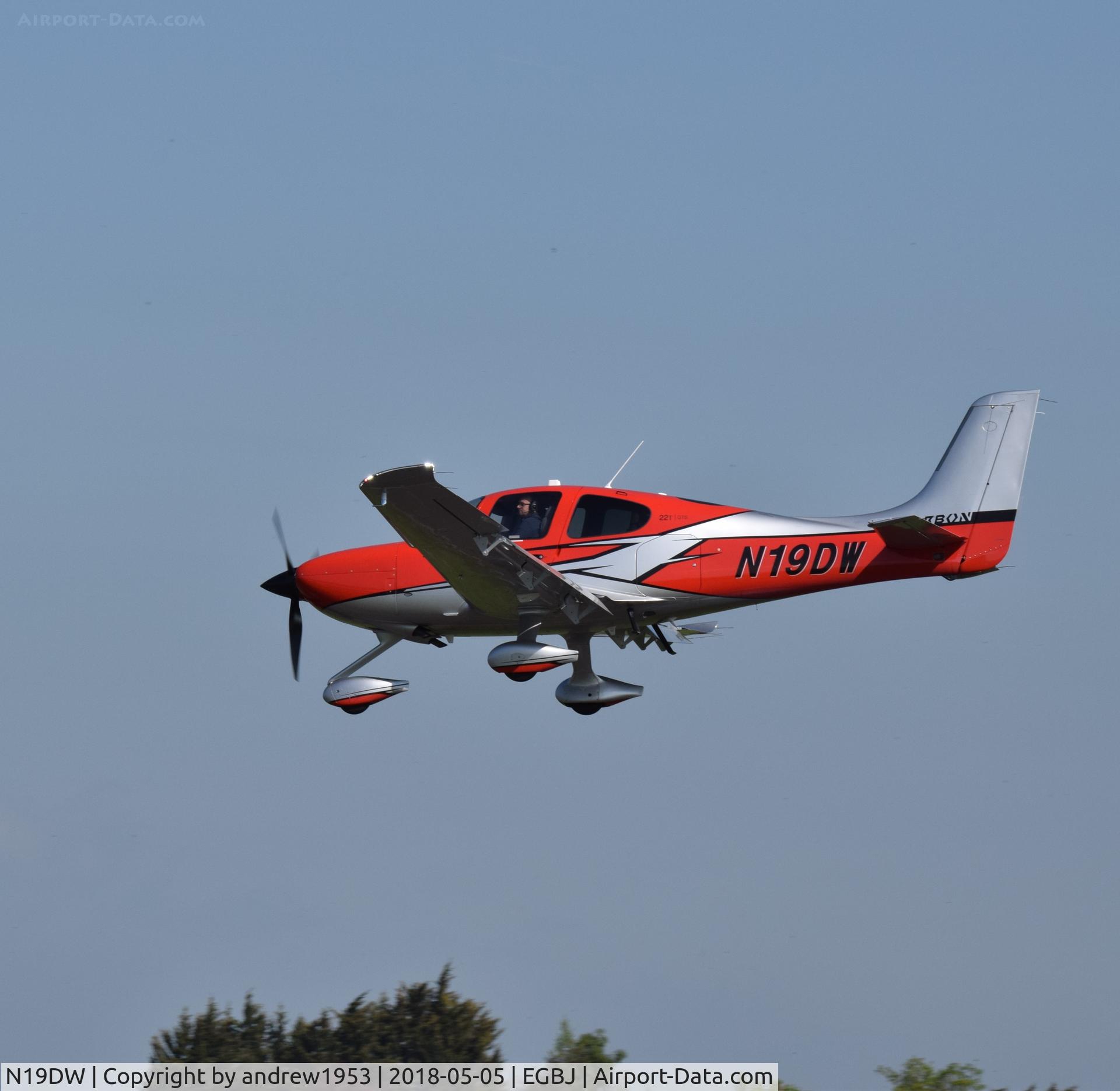 N19DW, 2018 Cirrus SR-22T GTS Carbon C/N 1686, N19DW landing  at Gloucestershire Airport.