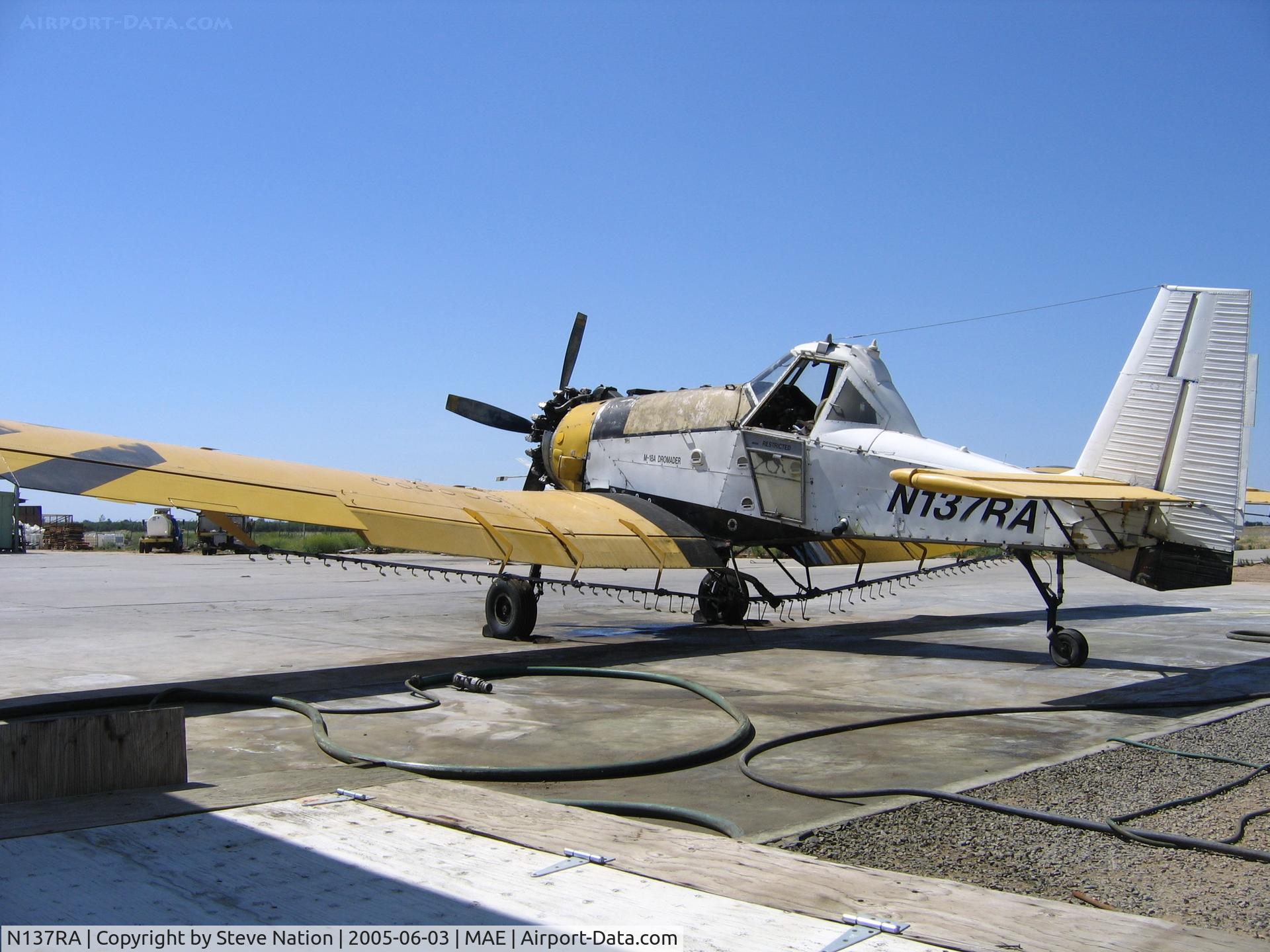 N137RA, 1984 PZL-Mielec M-18A C/N 1Z013-25, S & S Flying Service 1984 WSK PZL M-18A as sprayer at Madera, CA
