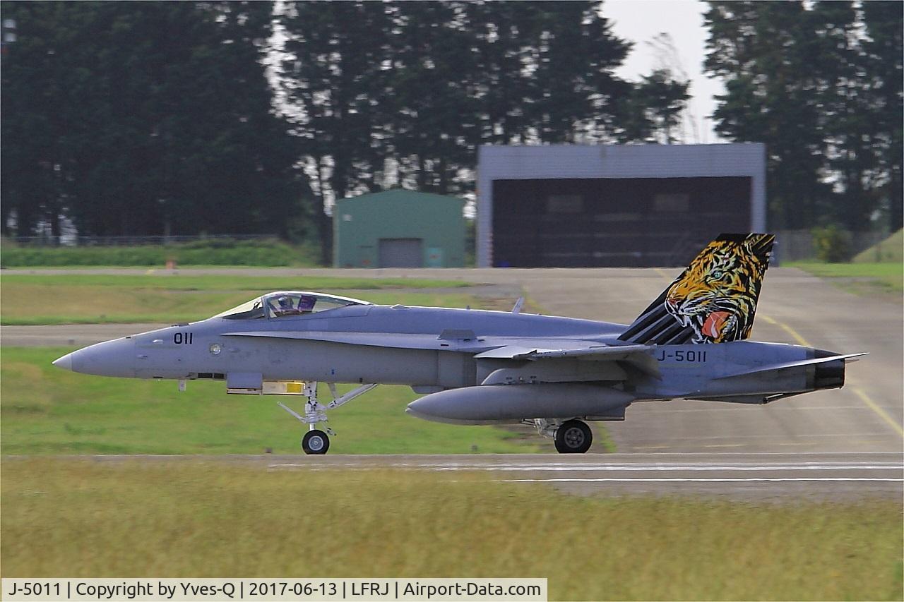 J-5011, McDonnell Douglas F/A-18C Hornet C/N 1351, McDonnell Douglas FA-18C Hornet, Take off run rwy 08, Landivisiau Naval Air Base (LFRJ) Tiger Meet 2017