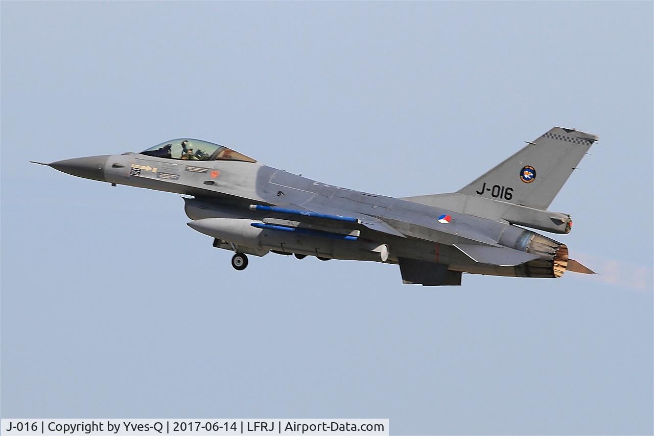 J-016, General Dynamics F-16AM Fighting Falcon C/N 6D-172, Fokker F-16AM Fighting Falcon, Take off rwy 26, Landivisiau Naval Air Base (LFRJ) Tiger Meet 2017