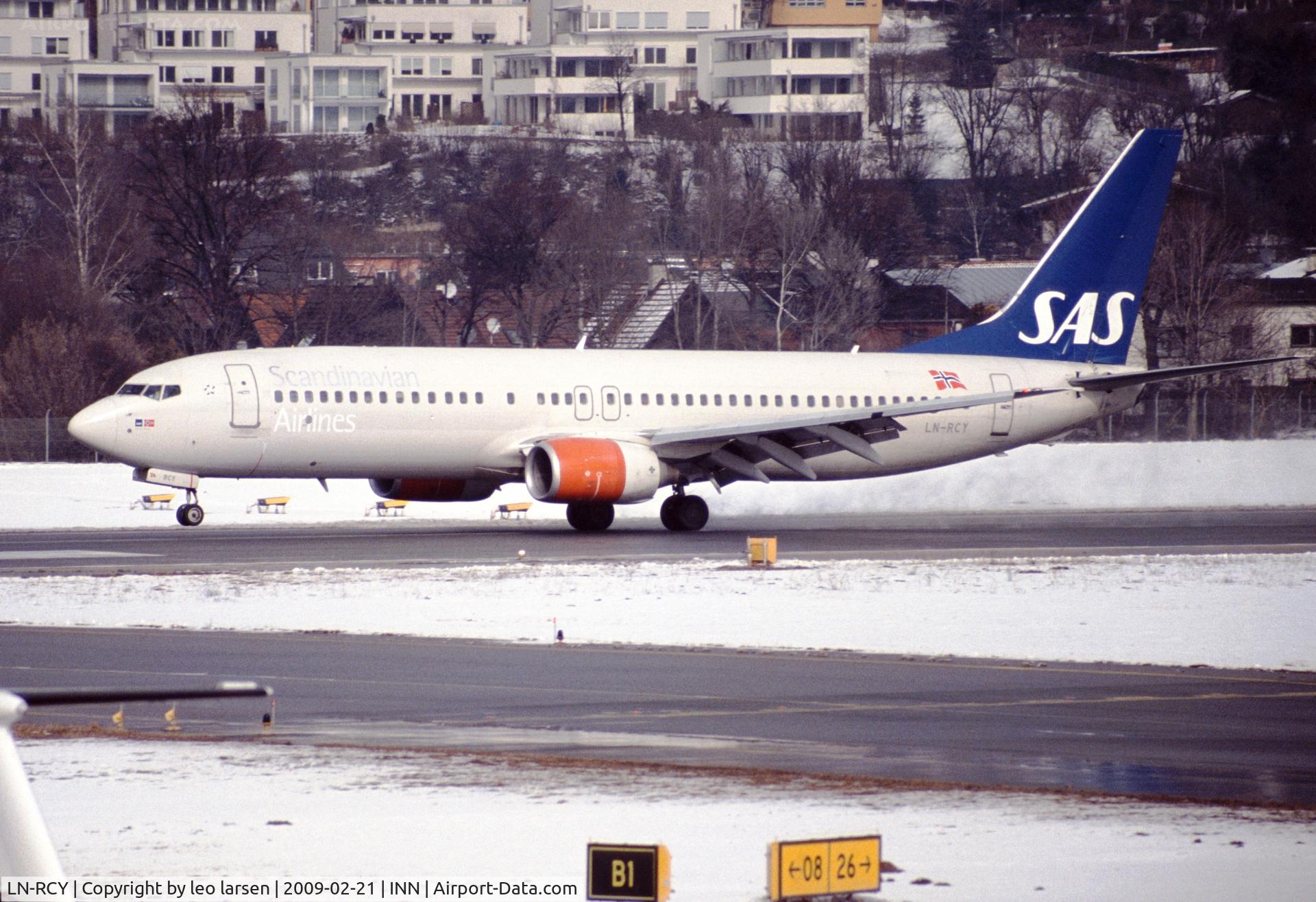LN-RCY, 2001 Boeing 737-883 C/N 28324, Innsbruck 21.2.2009