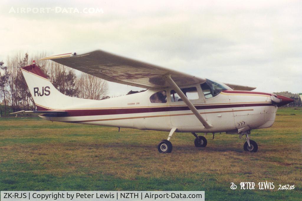 ZK-RJS, Cessna 210 C/N 57096, Coromandel Pharmacy Ltd., Coromandel - 1997