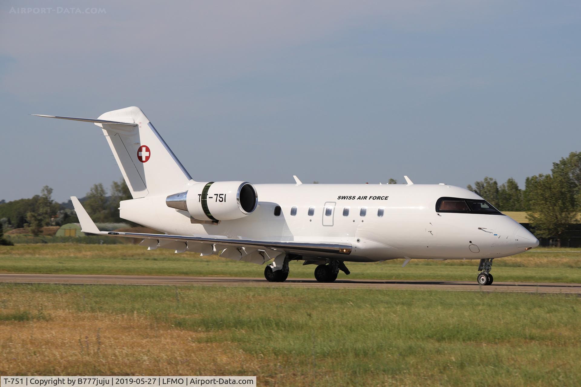 T-751, 2002 Bombardier Challenger 604 (CL-600-2B16) C/N 5530, at Orange