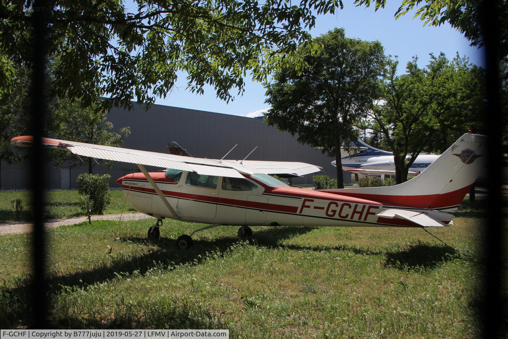 F-GCHF, Reims FR182 C/N 0044, preserved at Avignon