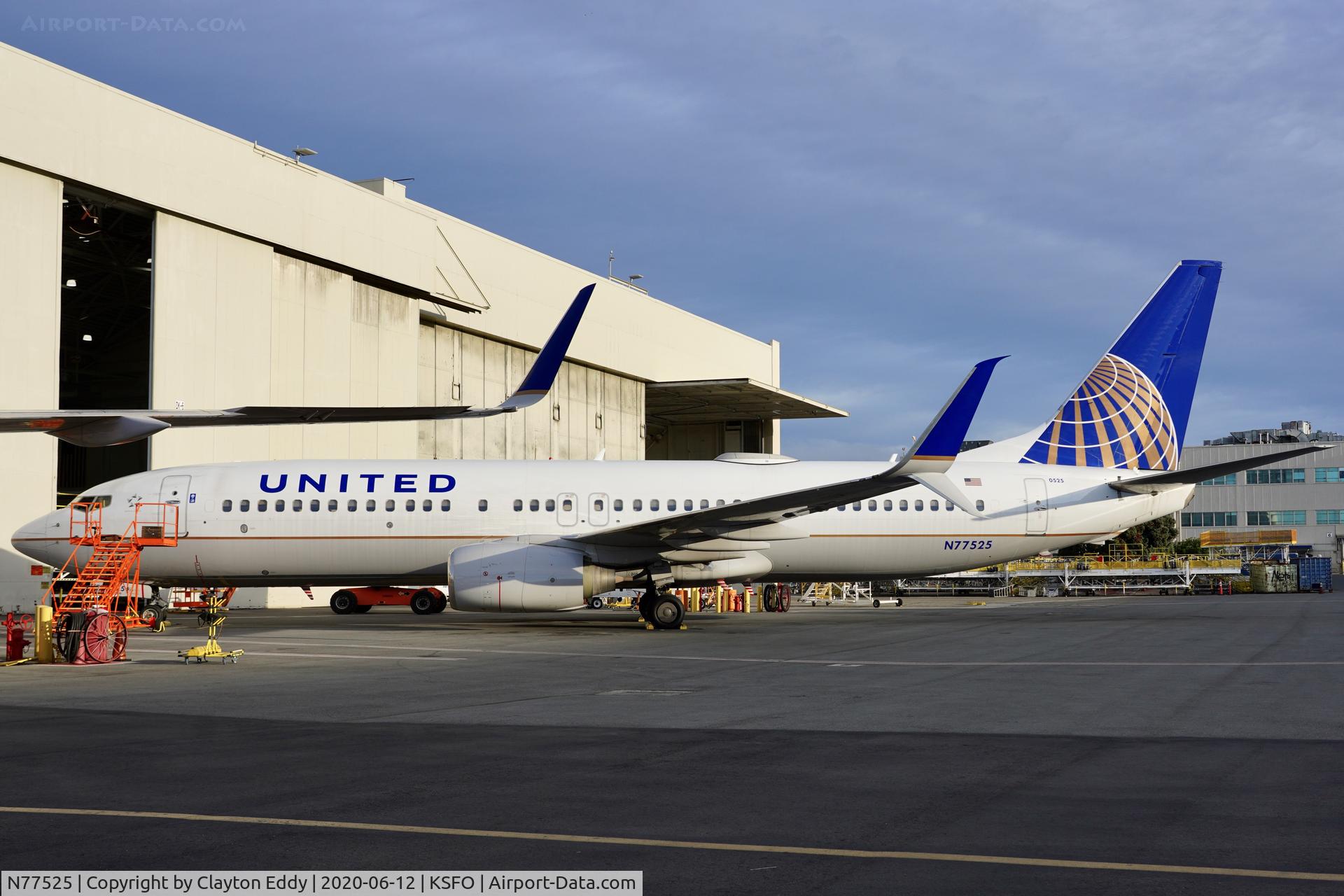 N77525, 2010 Boeing 737-824 C/N 31659, SFO 2020.