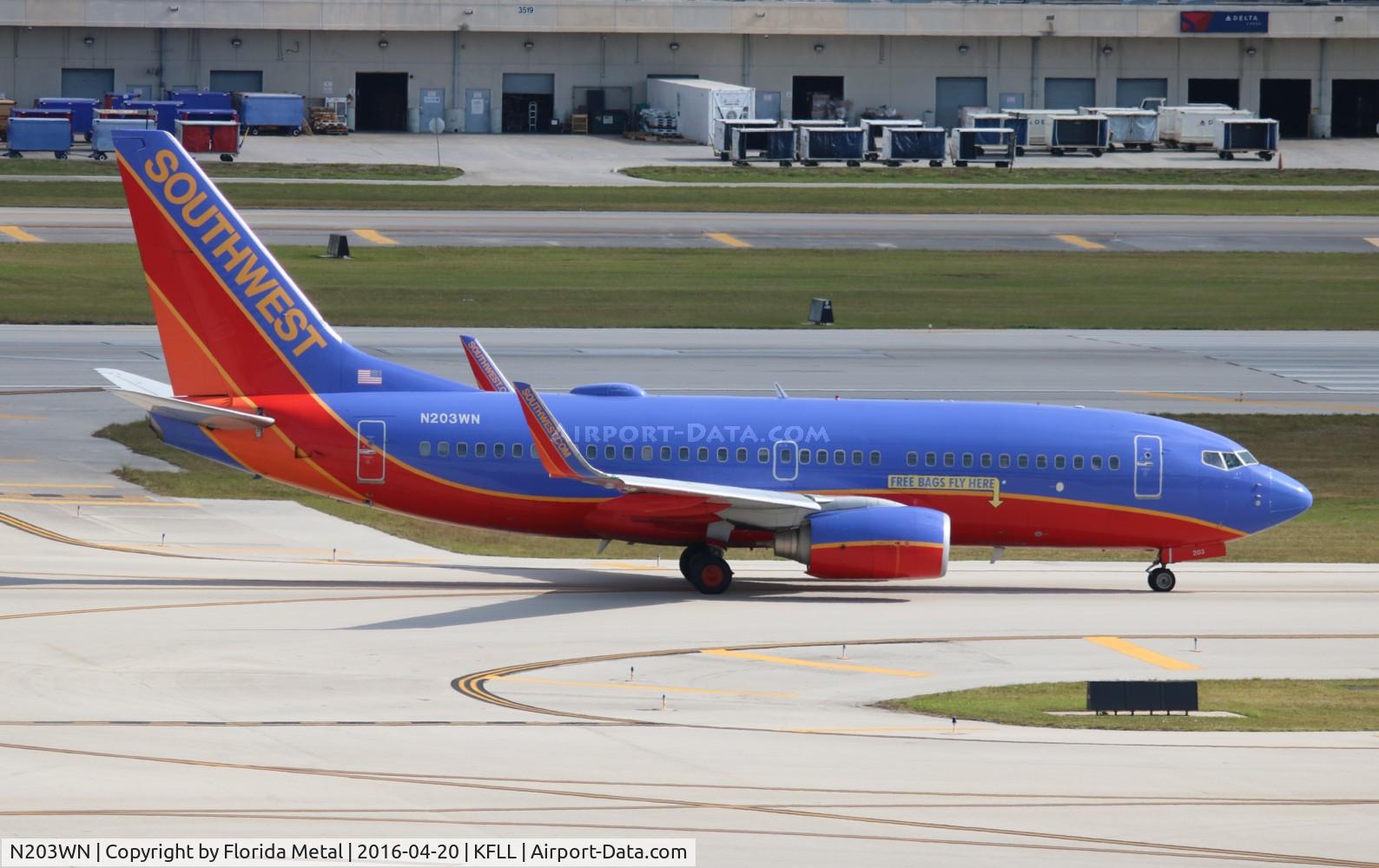 N203WN, 2005 Boeing 737-7H4 C/N 32483, FLL 2016