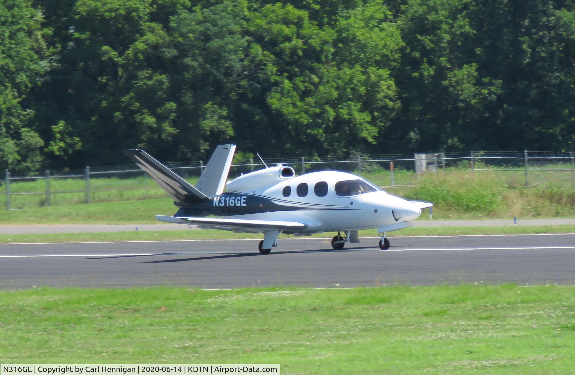 N316GE, 2018 Cirrus SF50 Vision C/N 0066, Take off runway 14 Shreveport Downtown Airport