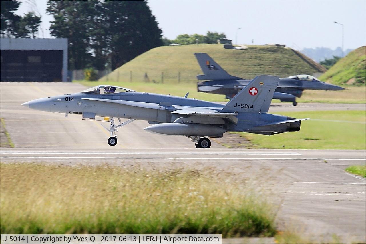 J-5014, McDonnell Douglas F/A-18C Hornet C/N 1359, Swiss Air Force McDonnell Douglas FA-18C Hornet, Take off rwy 08, Landivisiau Naval Air Base (LFRJ) Tiger Meet 2017