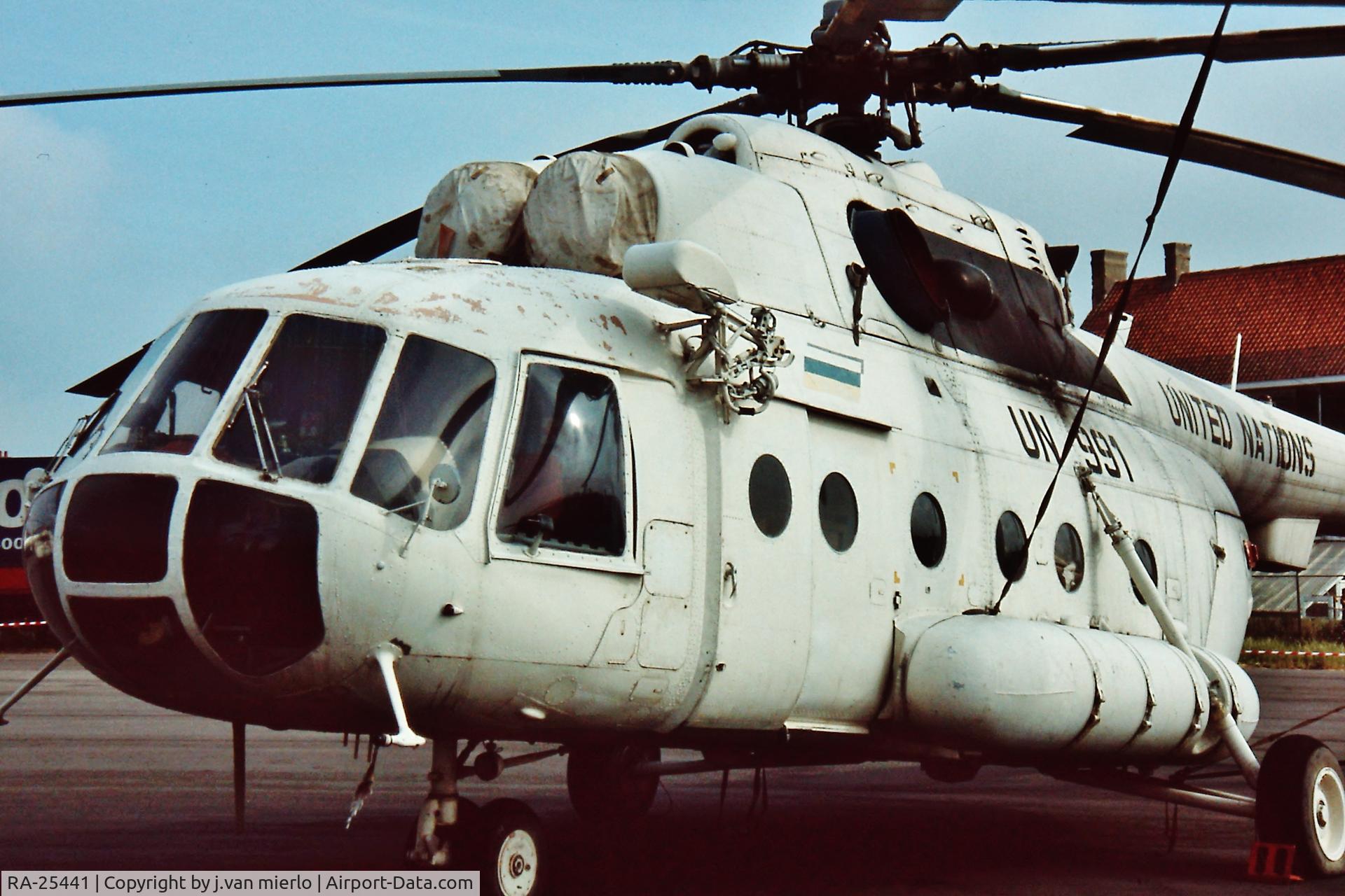 RA-25441, Mil Mi-8MTV-1 Hip C/N 95582, slide scan