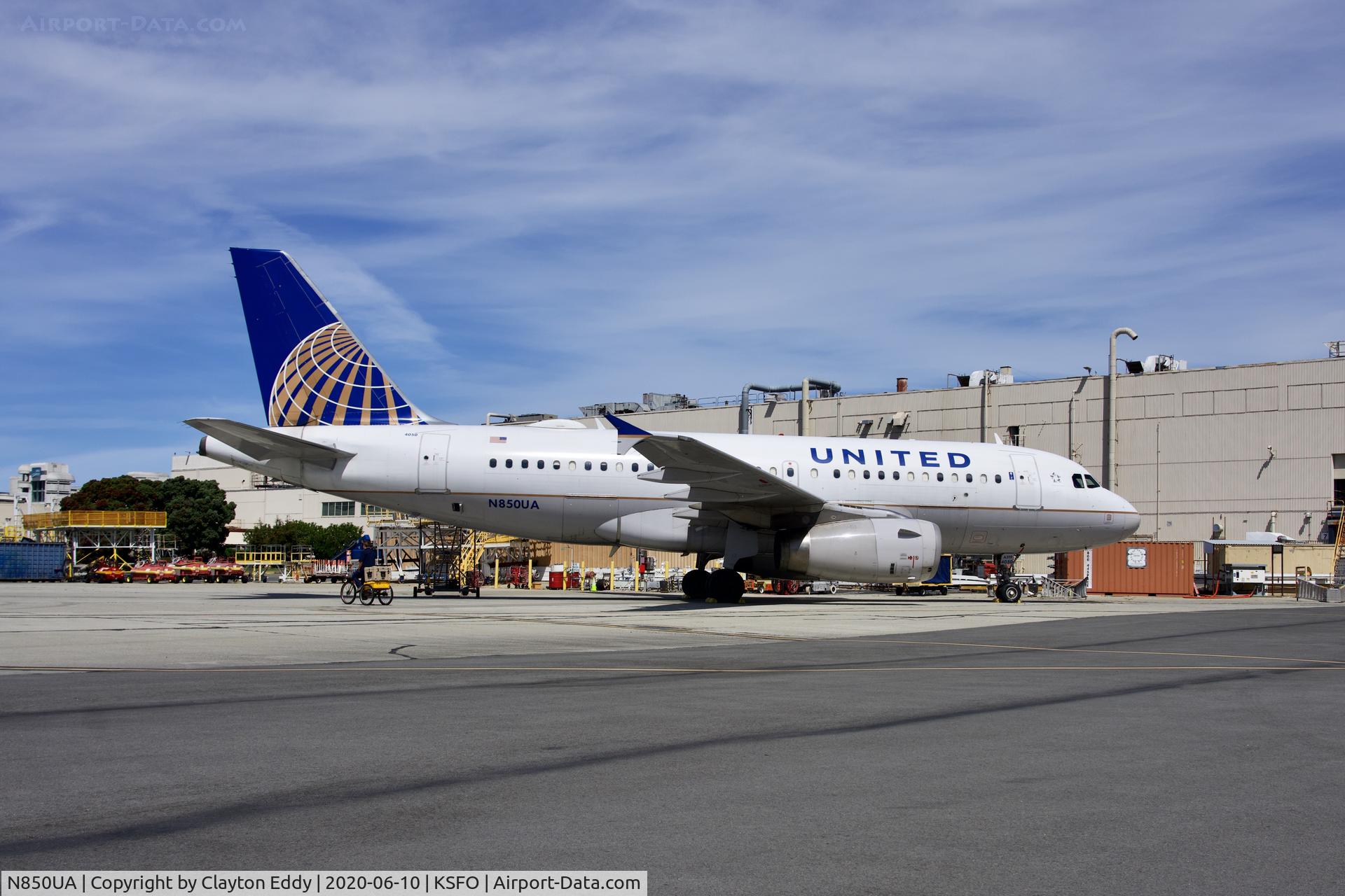 N850UA, 2002 Airbus A319-131 C/N 1653, SFO 2020.