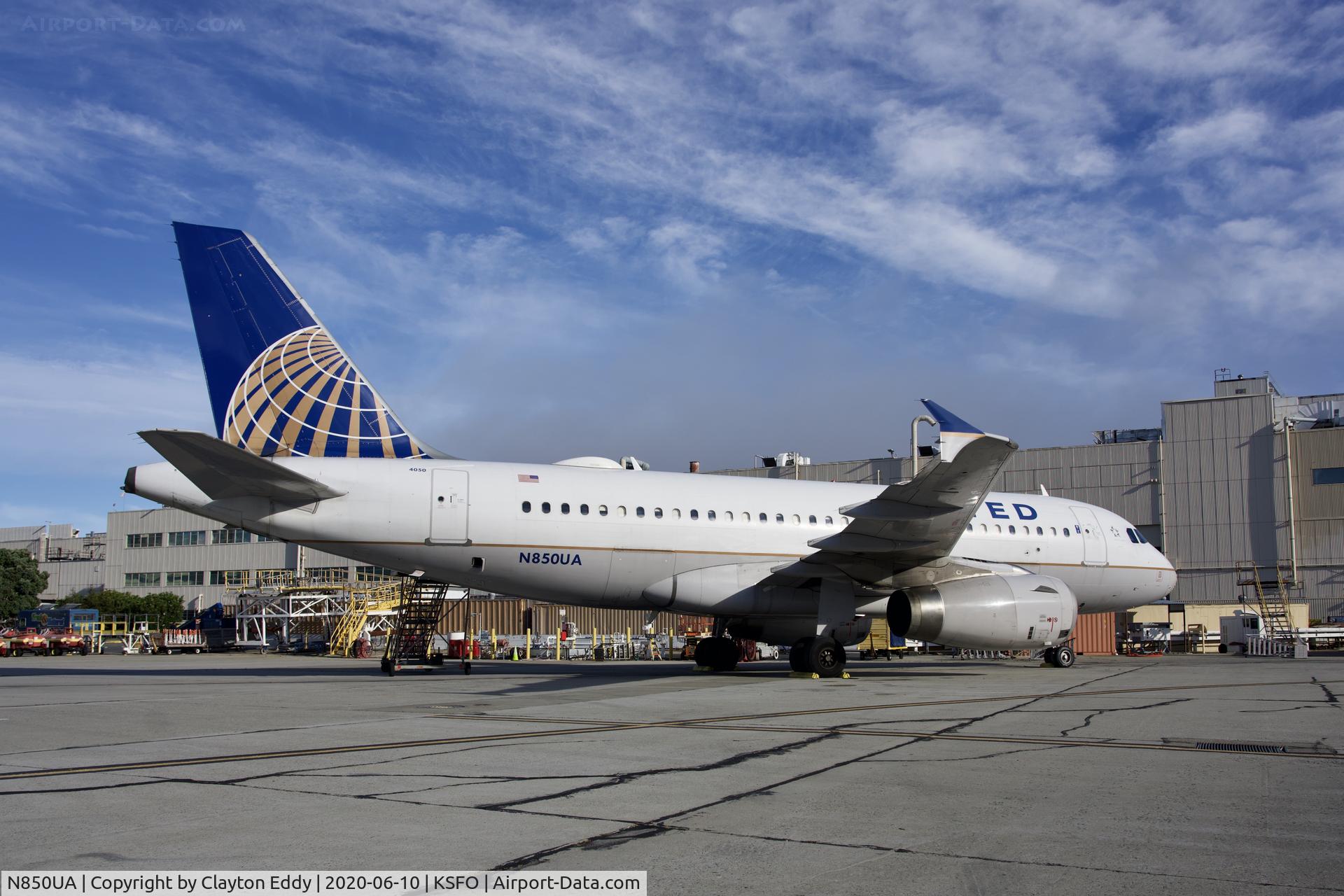 N850UA, 2002 Airbus A319-131 C/N 1653, SFO 2020.