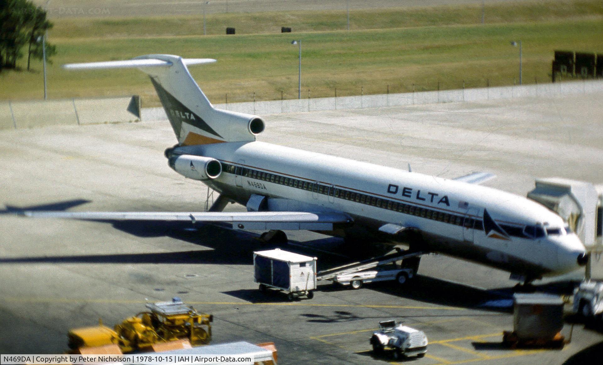 N469DA, 1973 Boeing 727-232 C/N 20746, Boeing 727-232 of Delta Air Lines seen at Houston in October 1978