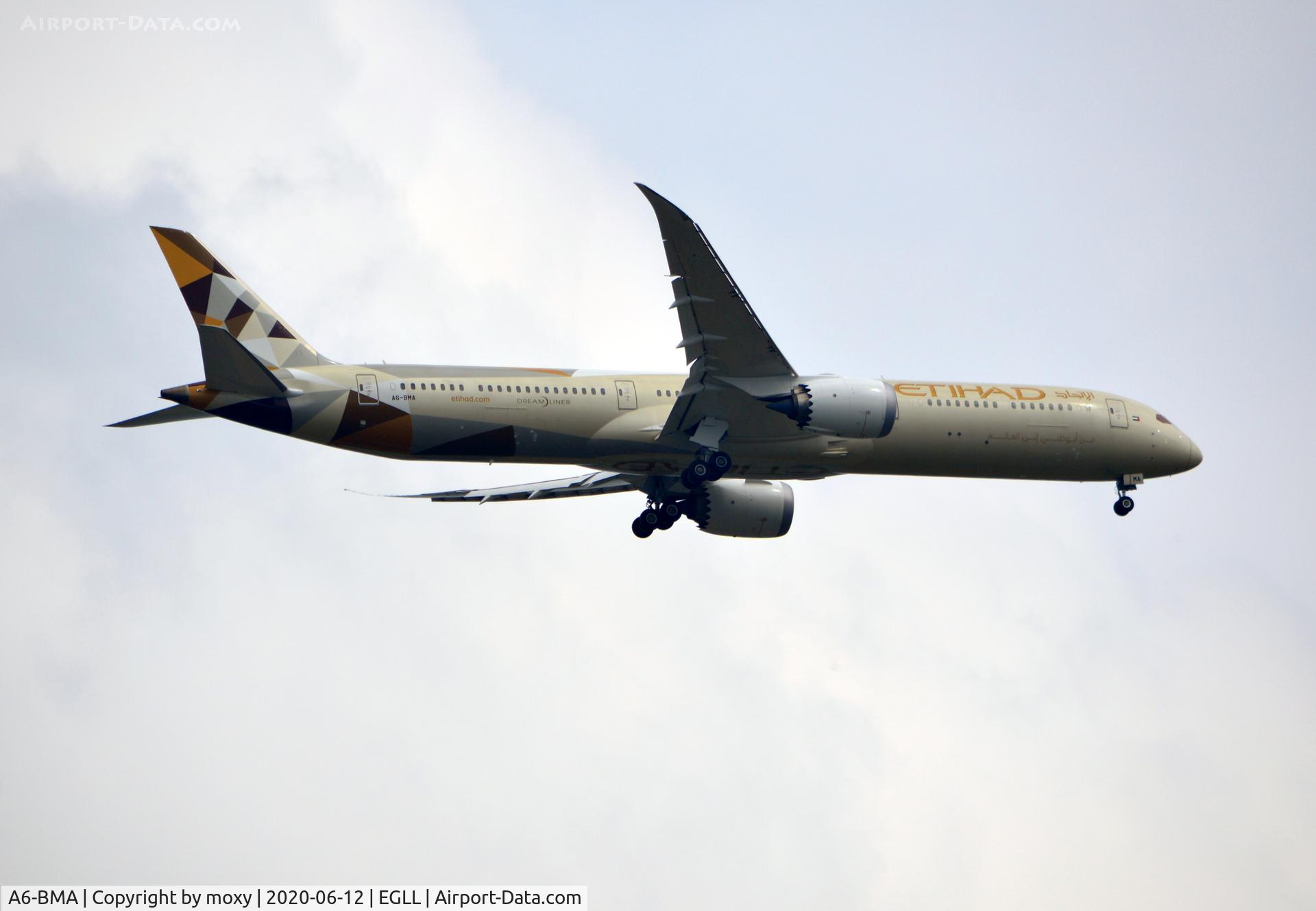 A6-BMA, 2018 Boeing 787-10 Dreamliner C/N 60755, Boeing 787-10 Dreamliner on finals to 9R London Heathrow.