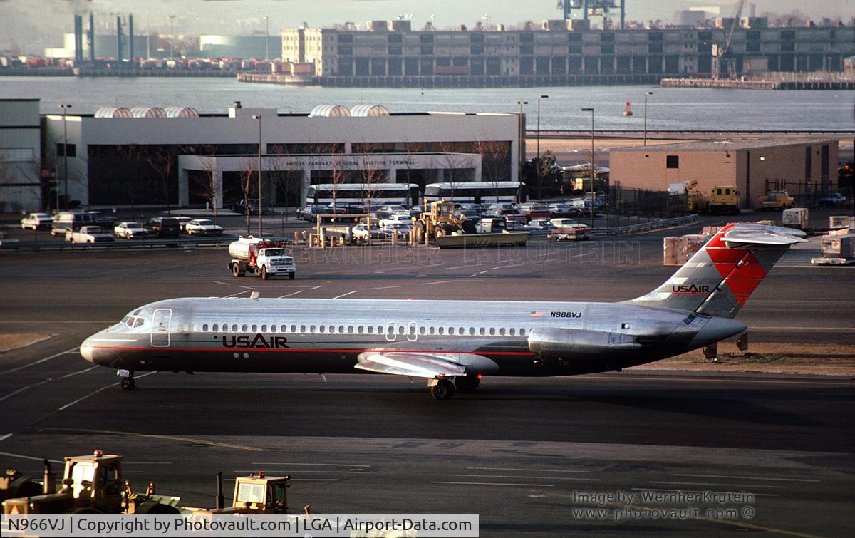 N966VJ, 1969 Douglas DC-9-31 C/N 47420, N966VJ taxis at LaGuardia