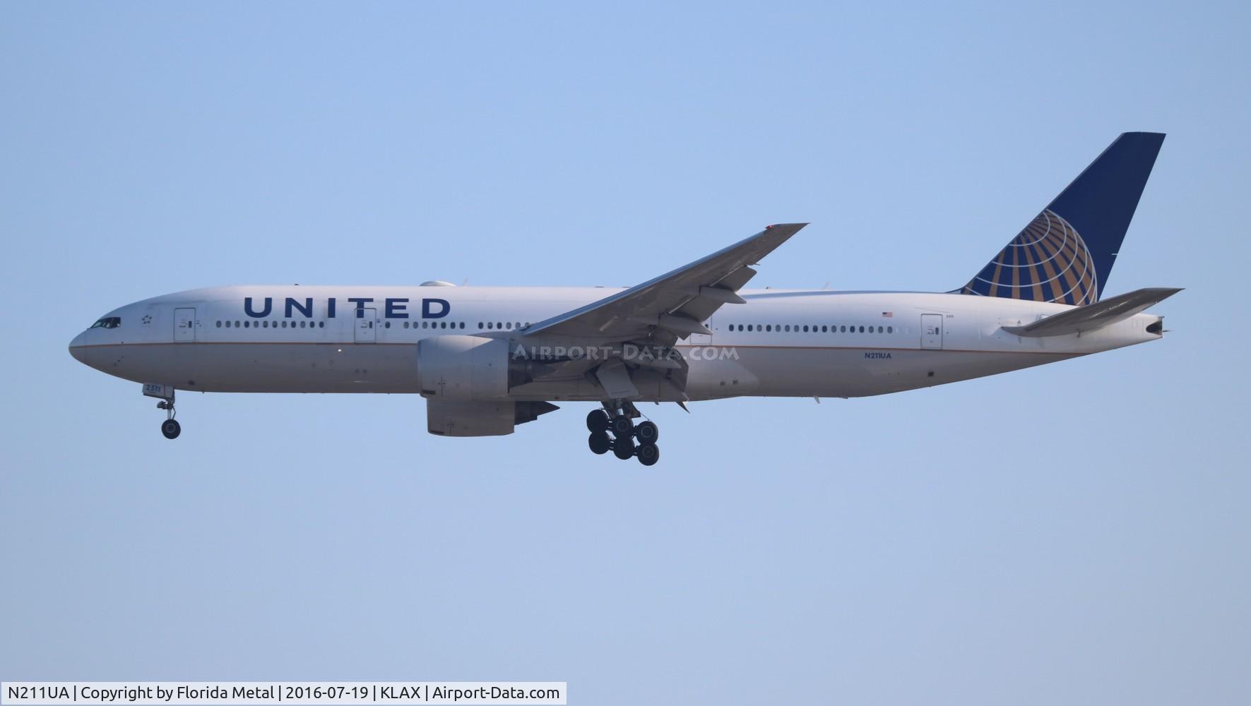 N211UA, 2000 Boeing 777-222 C/N 30217, LAX 2016