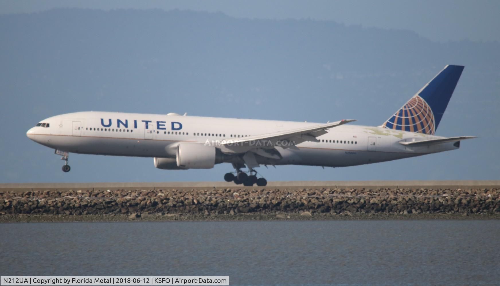 N212UA, 2000 Boeing 777-222 C/N 30218, SFO 2018