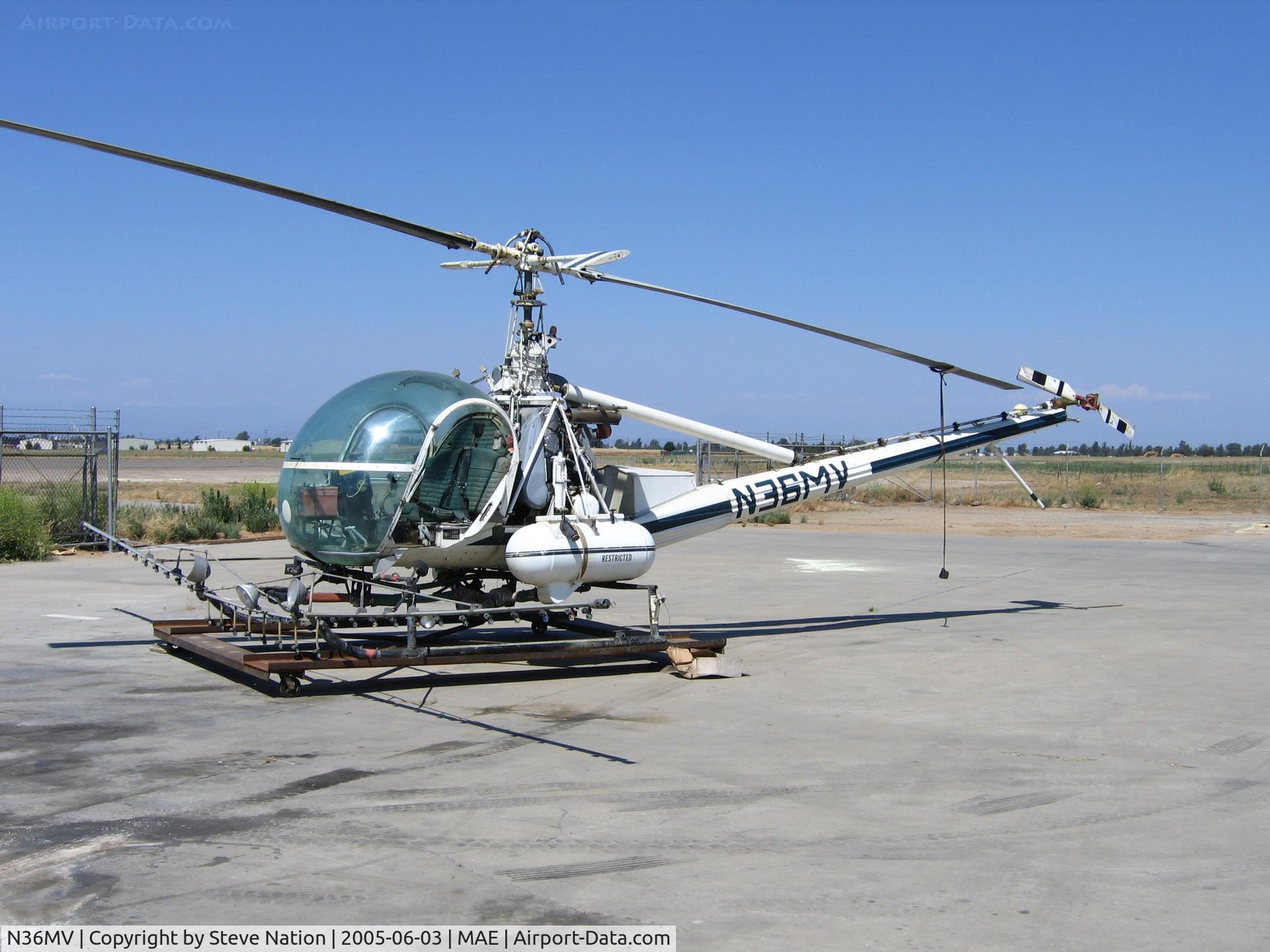 N36MV, 1978 Hiller UH-12E C/N 5060, S & S Flying Service 1978 Hiller UH-12E as sprayer at Madera, CA