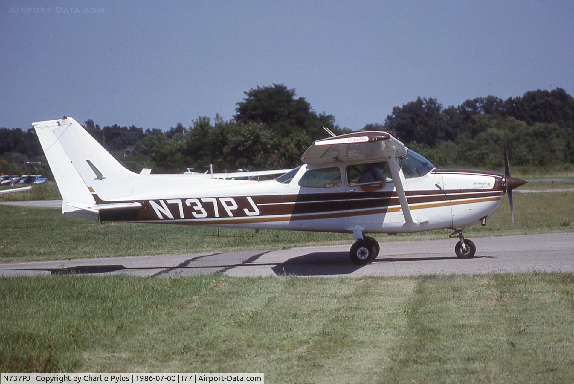 N737PJ, 1977 Cessna 172N C/N 17269565, I flew this one a couple time doing aerial photos from I77 Blue Ash, Ohio which isn't there now.