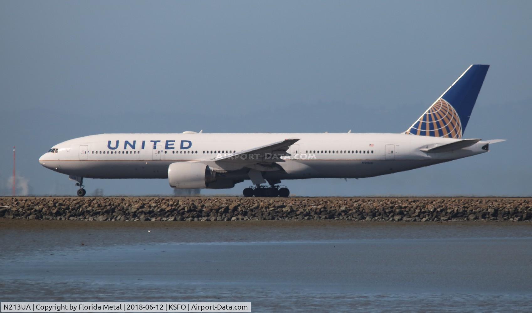 N213UA, 2000 Boeing 777-222 C/N 30219, SFO 2018