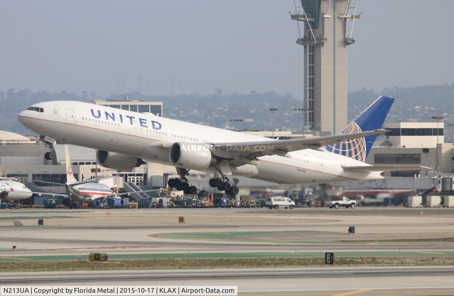 N213UA, 2000 Boeing 777-222 C/N 30219, LAX 2015
