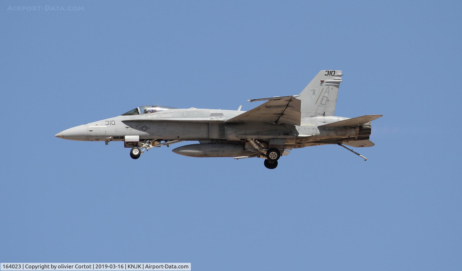 164023, 1990 McDonnell Douglas F/A-18C Hornet C/N 0907/C163, 2019 airshow - maybe the last US Navy legacy hornet display ever...