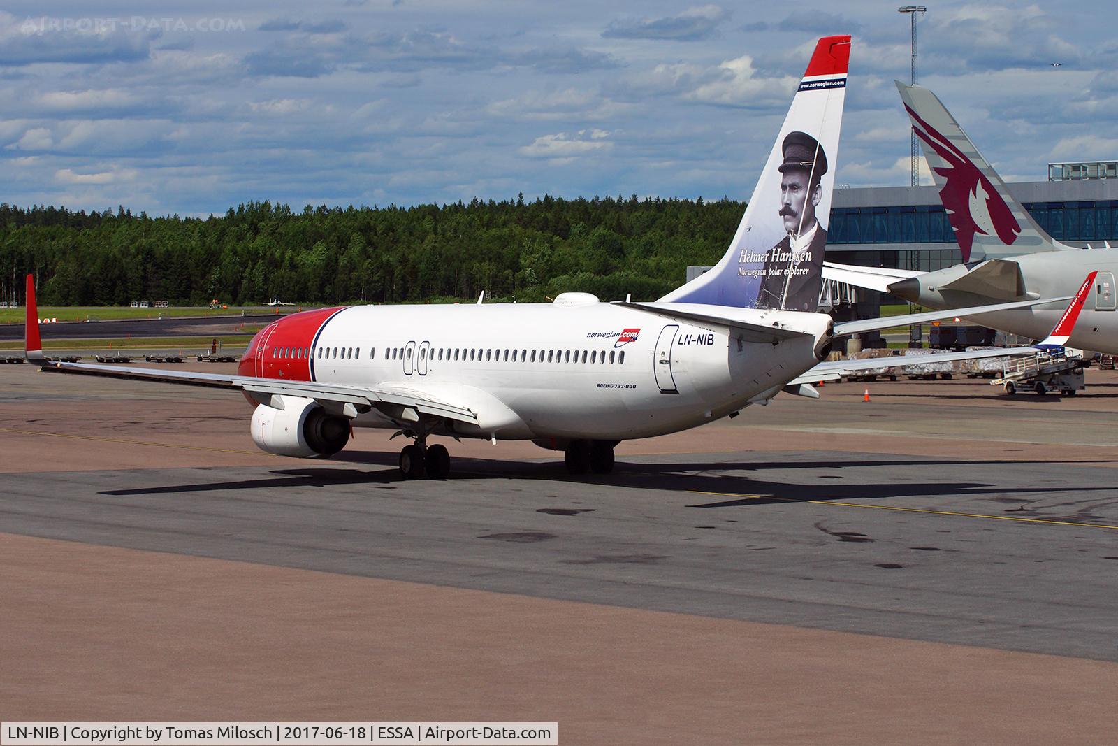 LN-NIB, 2011 Boeing 737-86J C/N 36879, 