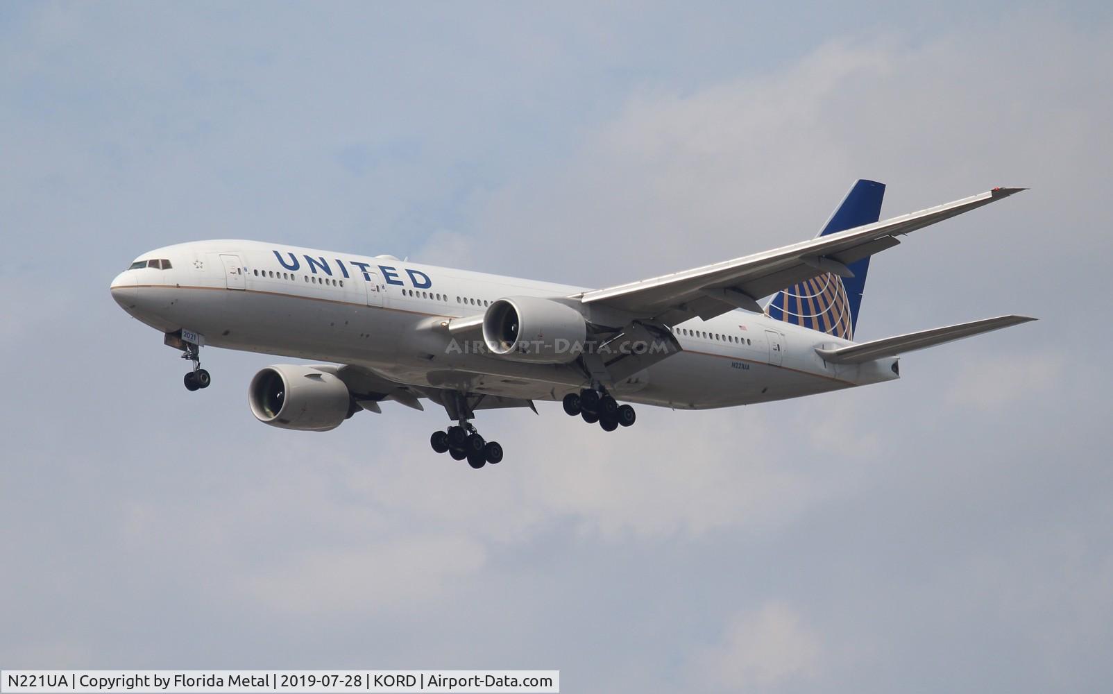 N221UA, 2001 Boeing 777-222 C/N 30552, ORD 2019