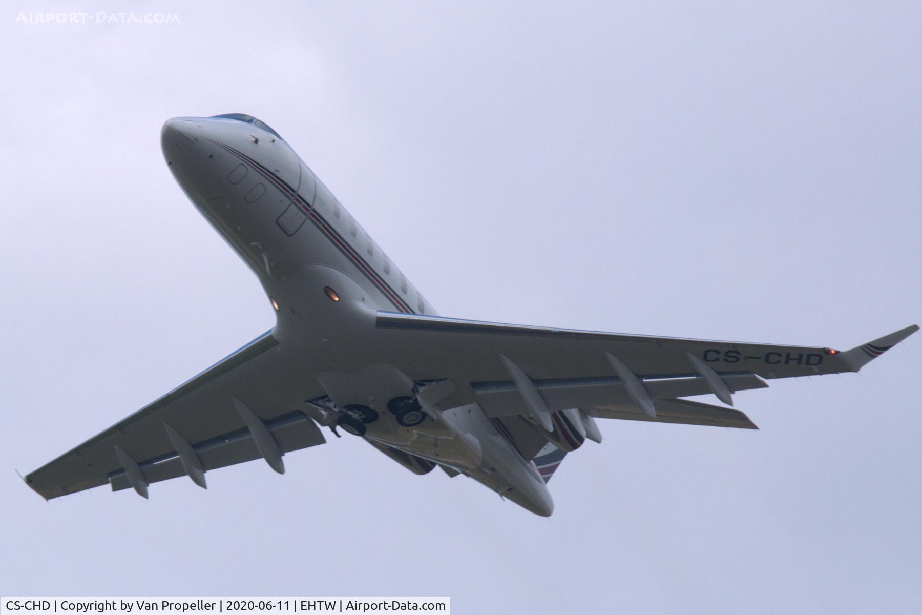 CS-CHD, 2015 Bombardier Challenger 350 (BD-100-1A10) C/N 20584, NetJets Bombardier Challenger 350 taking off from Twente airport, the Netherlands