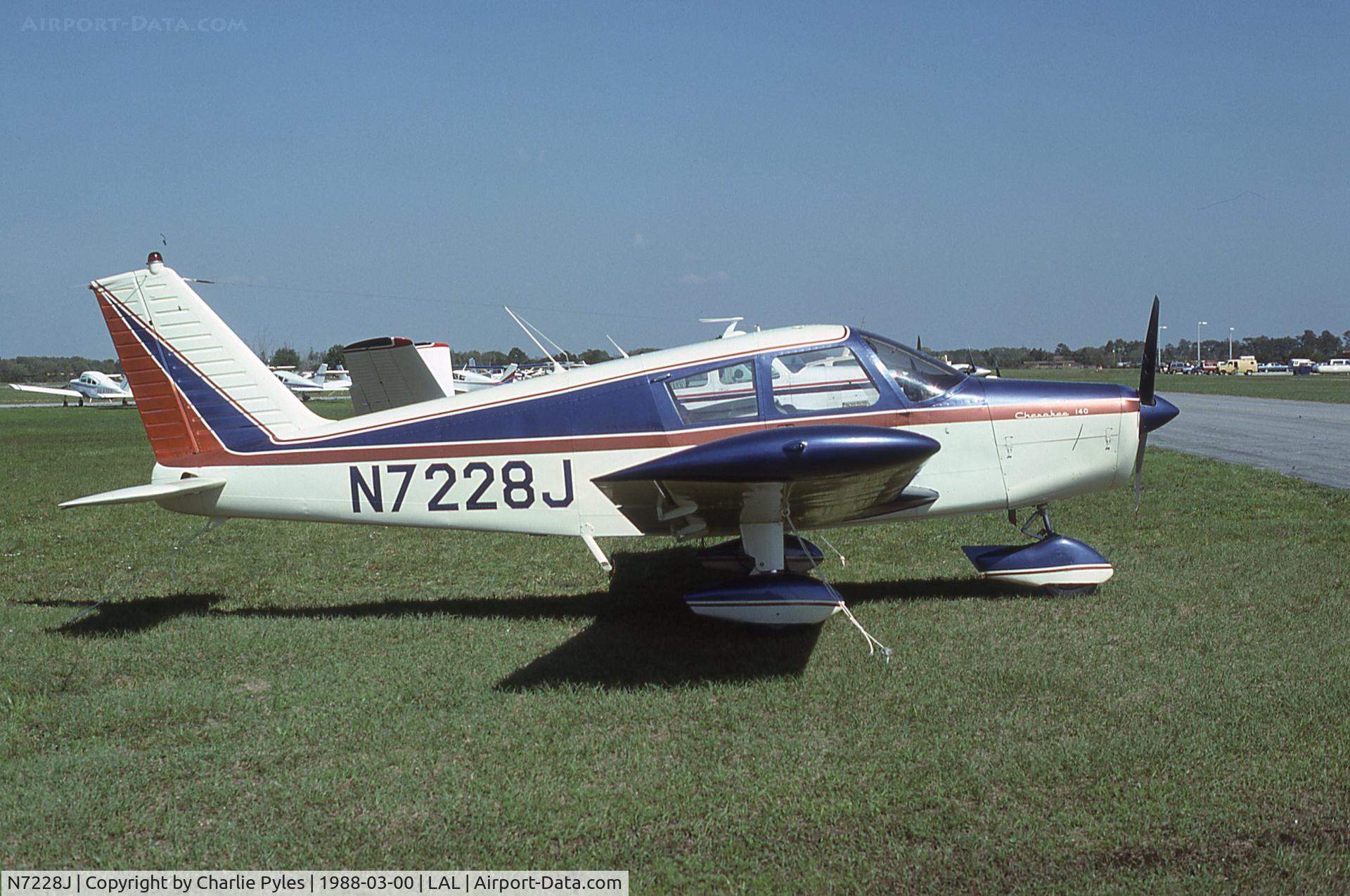 N7228J, 1968 Piper PA-28-140 C/N 28-24564, Air Pix
