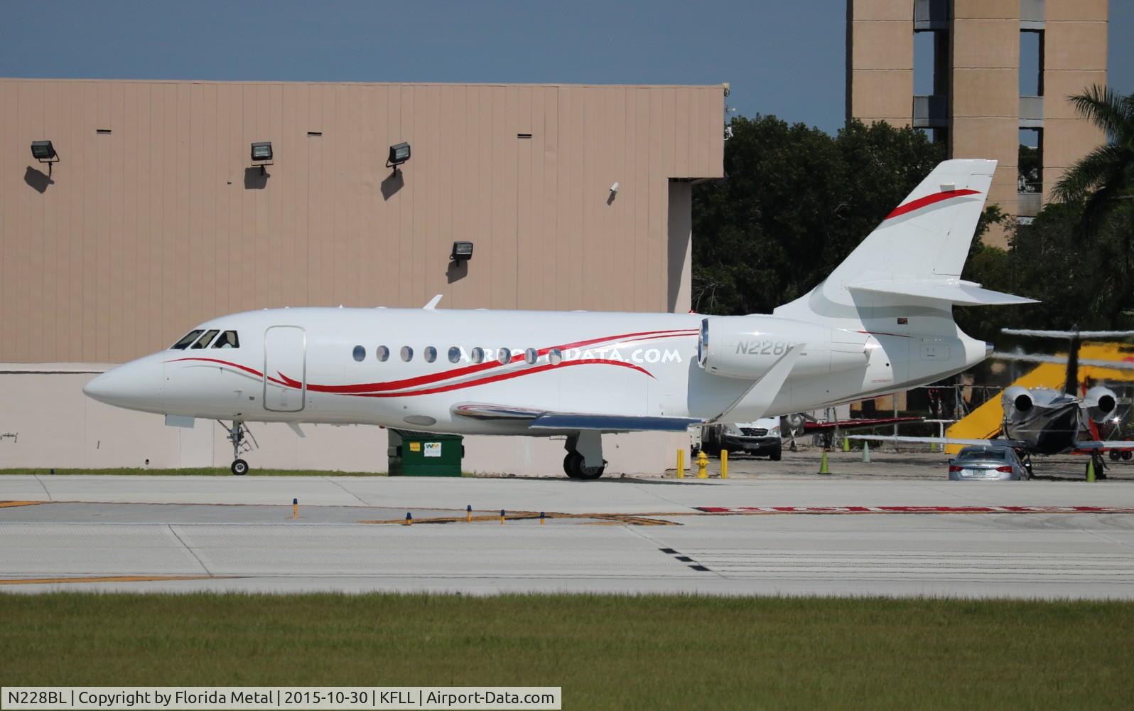 N228BL, 2010 Dassault Falcon 2000EX C/N 228, FLL 2015