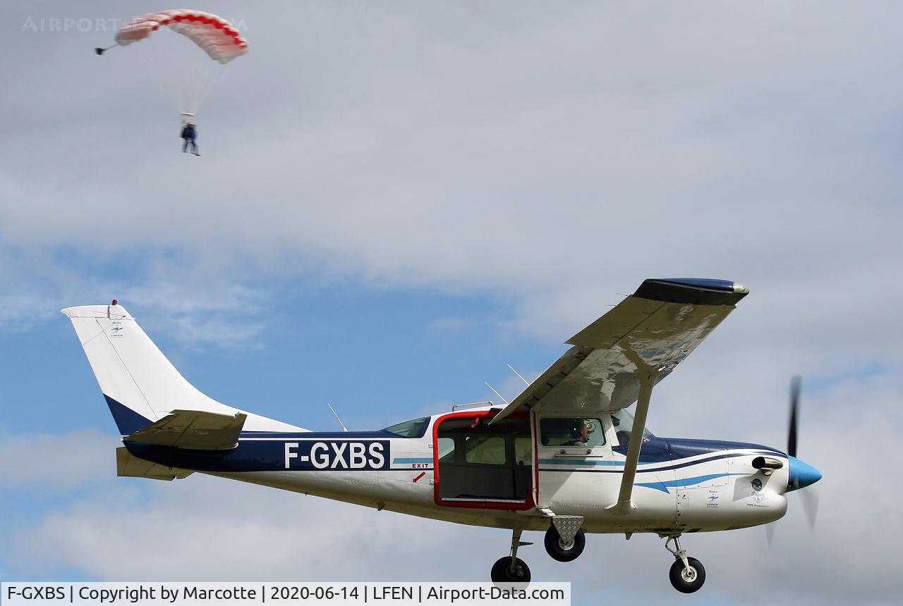 F-GXBS, 1977 Cessna U206G Stationair C/N U206-04181, On short final with one of the parachutists behind.
