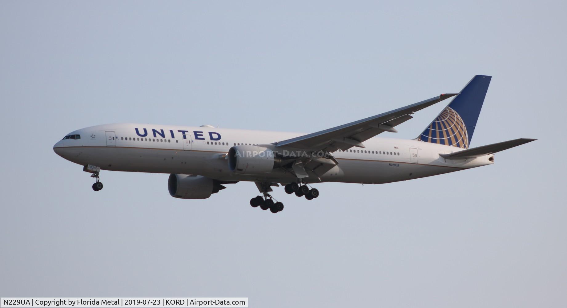 N229UA, 2002 Boeing 777-222 C/N 30557, ORD 2019