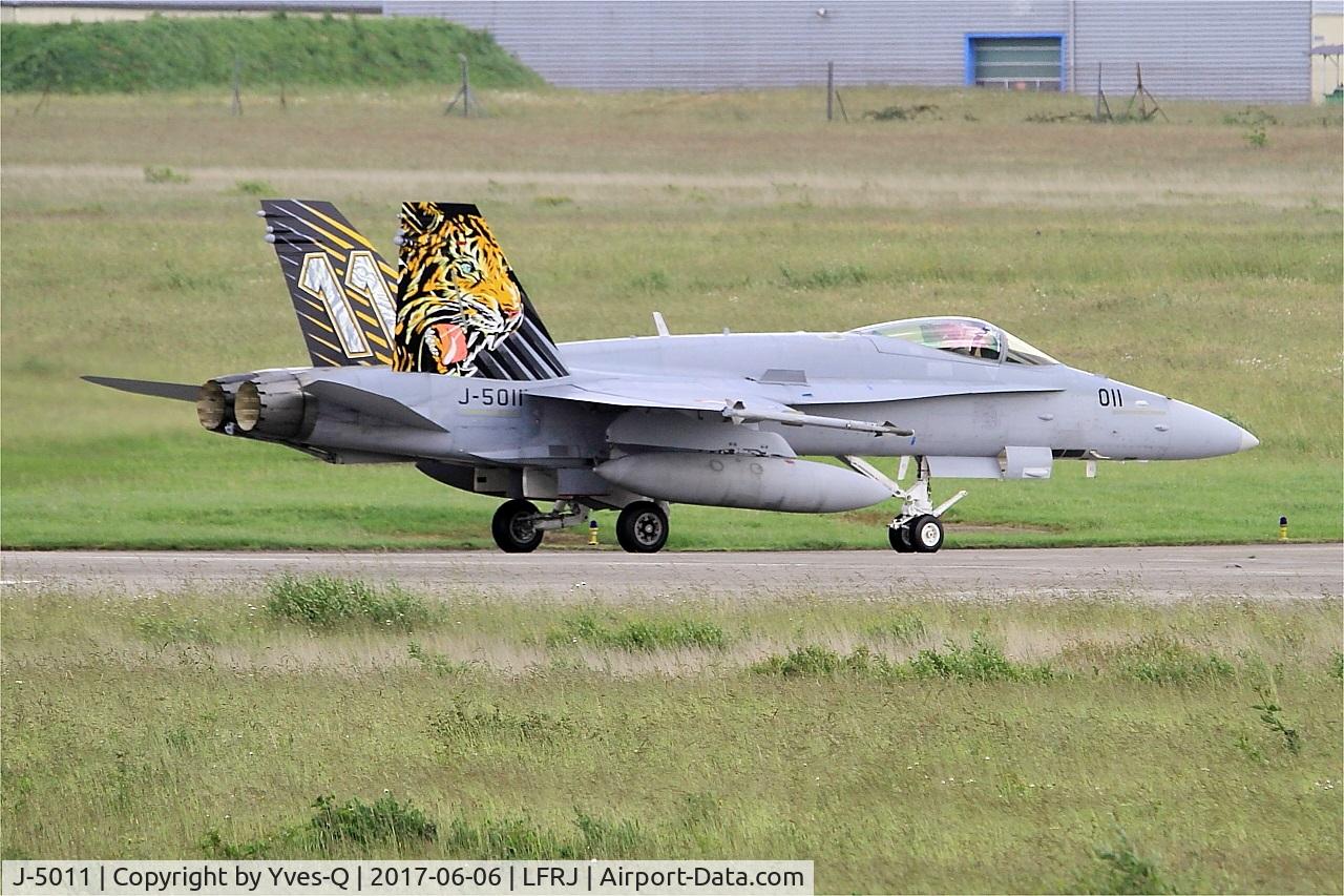 J-5011, McDonnell Douglas F/A-18C Hornet C/N 1351, McDonnell Douglas FA-18C Hornet, Taxiing to flight line, Landivisiau Naval Air Base (LFRJ) Tiger Meet 2017