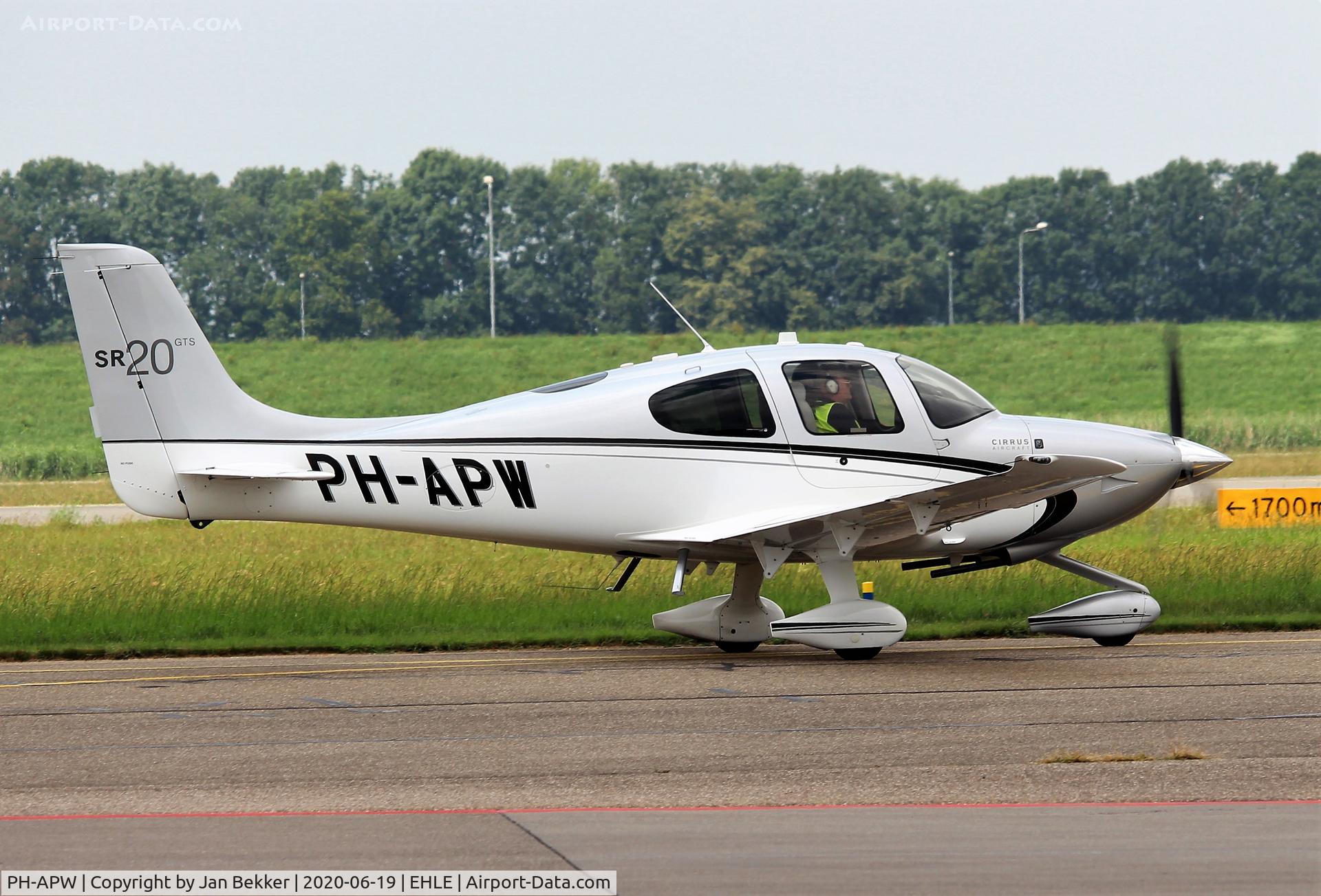 PH-APW, 2012 Cirrus SR20 GTS C/N 2149, Lelystad Airport