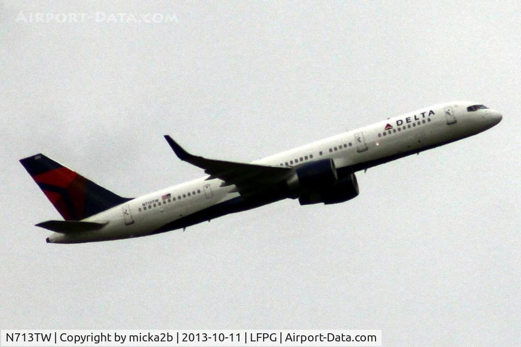 N713TW, 1997 Boeing 757-2Q8 C/N 28173, Take off