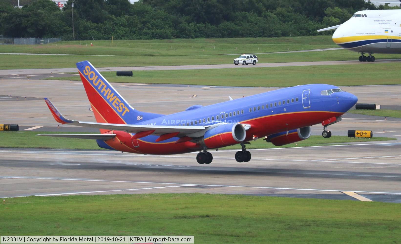 N233LV, 2006 Boeing 737-7H4 C/N 32501, TPA 2019