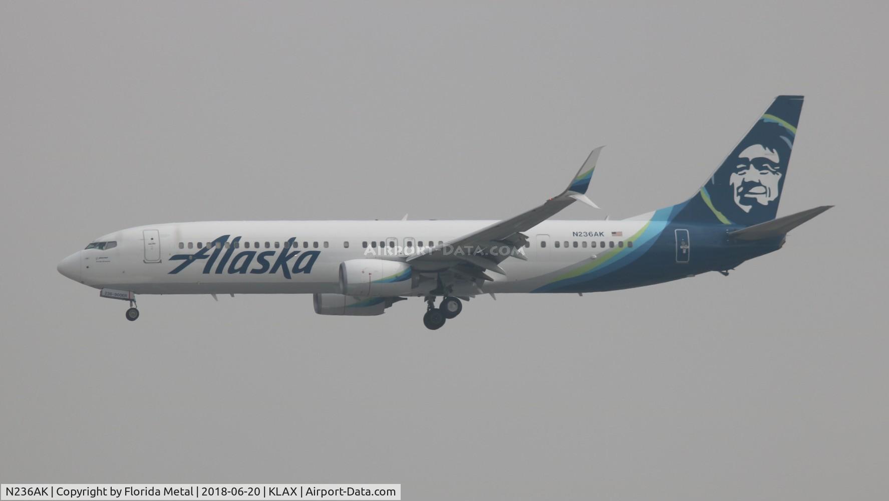 N236AK, 2016 Boeing 737-990/ER C/N 36351, LAX 2018