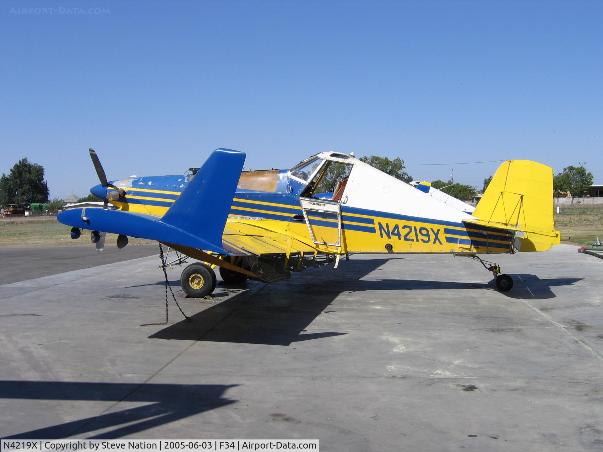 N4219X, 1974 Rockwell International S-2R Thrush Commander C/N 1978R, Vance Ag Aviation 1974 Ayres S2R-T34 with spreader at Firebaugh, CA