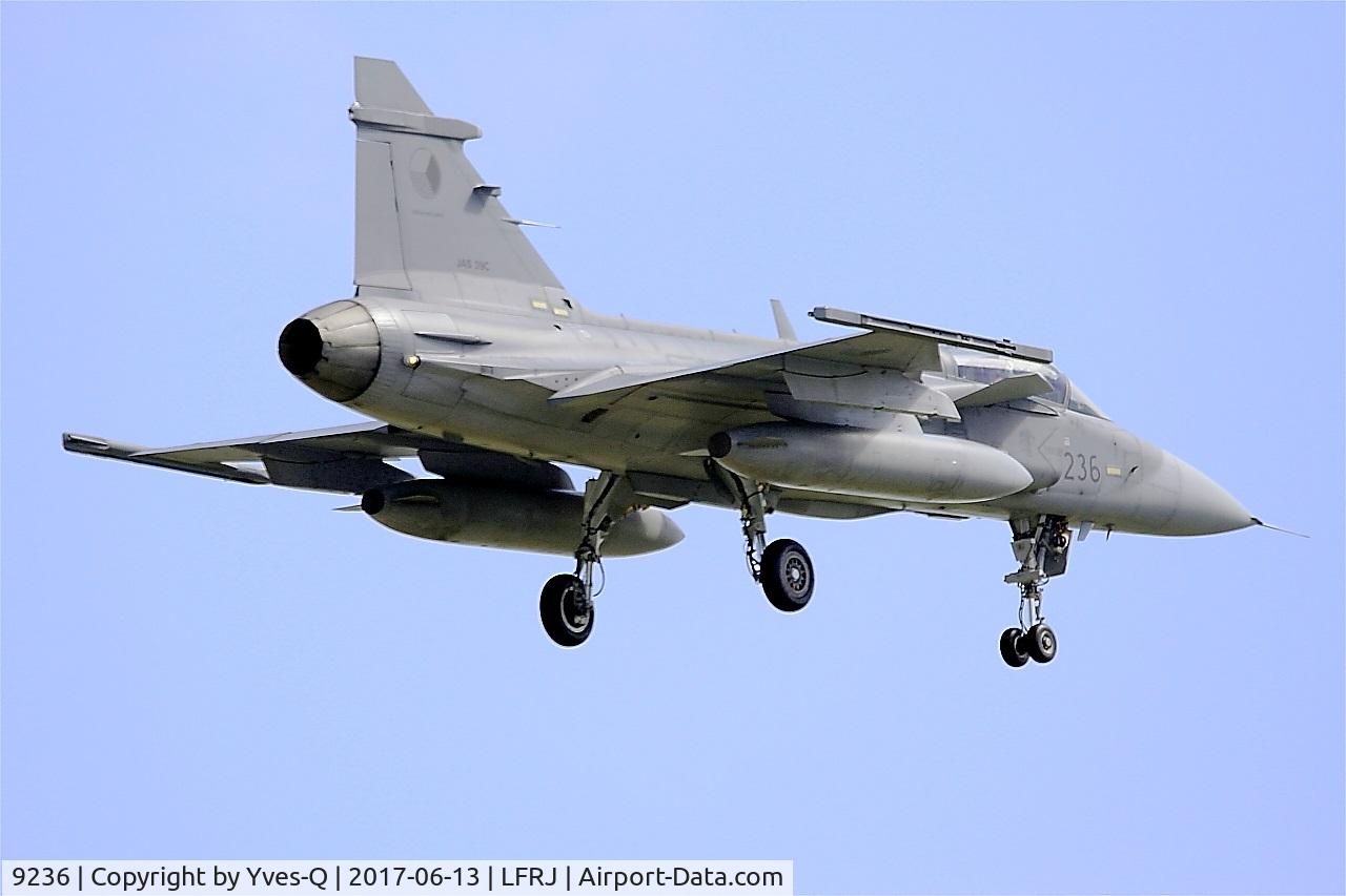 9236, Saab JAS-39C Gripen C/N 39236, Saab JAS-39C Gripen, On final rwy 08, Landivisiau Naval Air Base (LFRJ) Tiger Meet 2017