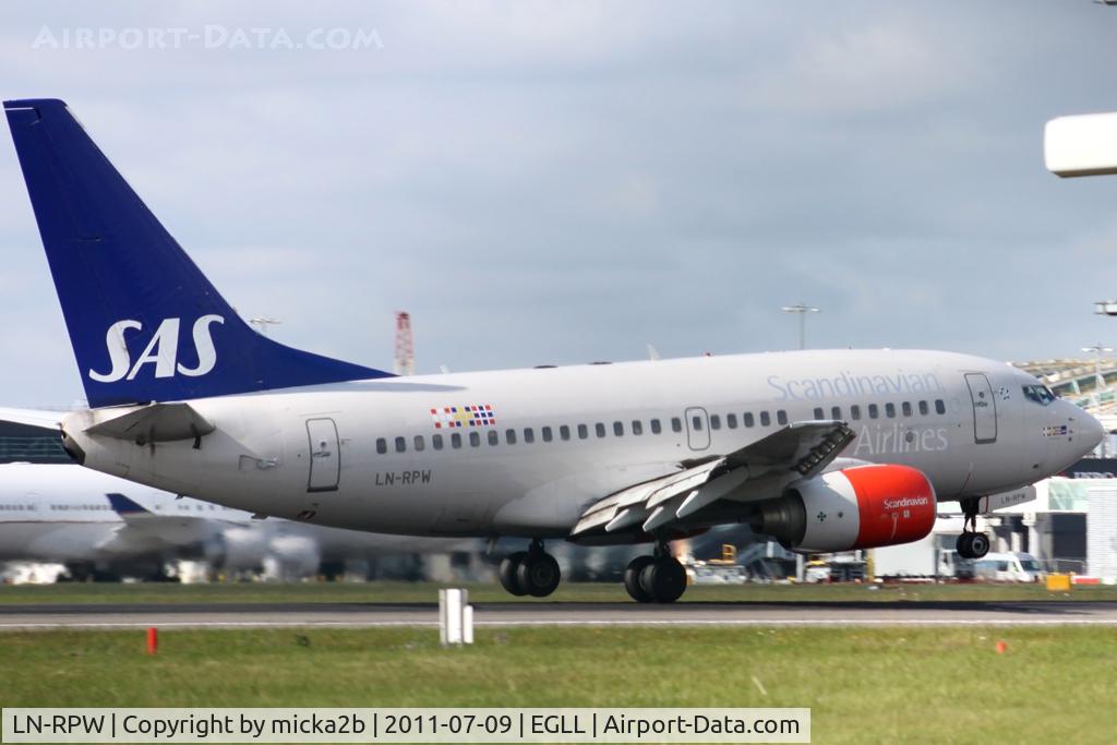 LN-RPW, 1999 Boeing 737-683 C/N 28289, Landing