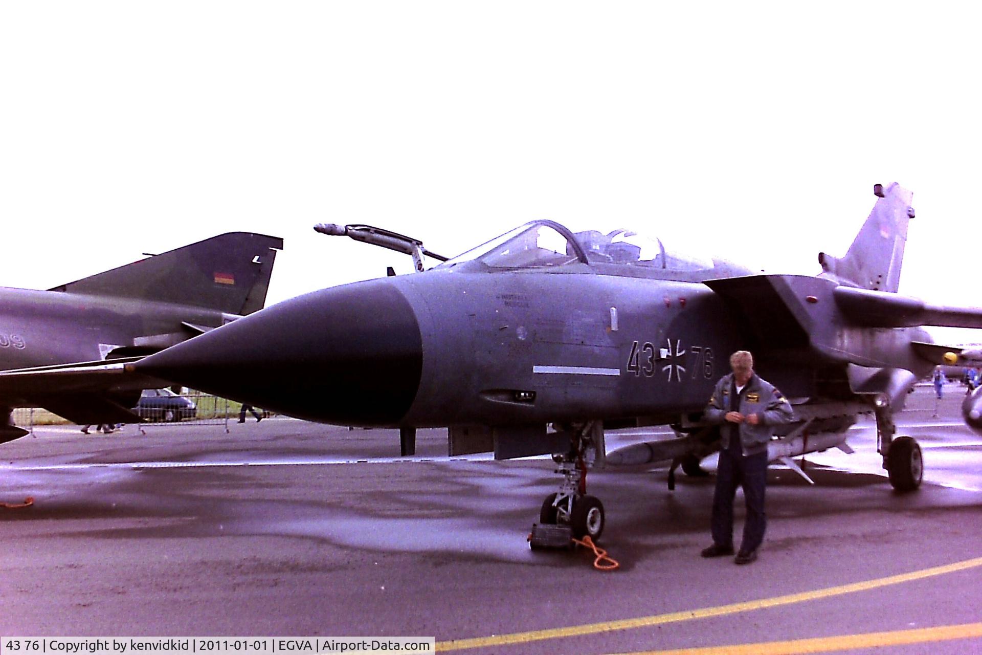 43 76, Panavia Tornado IDS C/N 198/GS049/4076, At RIAT 1993, scanned from negative.