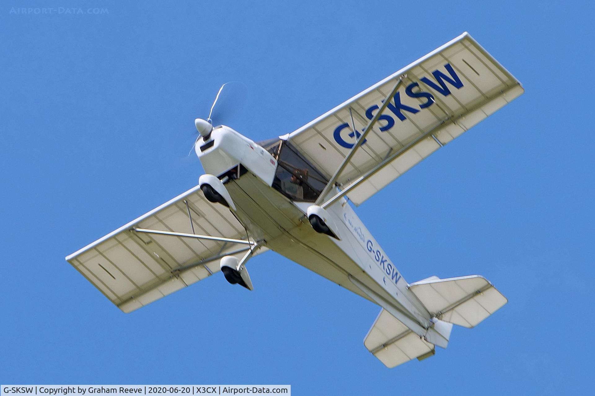 G-SKSW, 2007 Skyranger Swift 912S(1) C/N BMAA/HB/553, Departing from Northrepps.